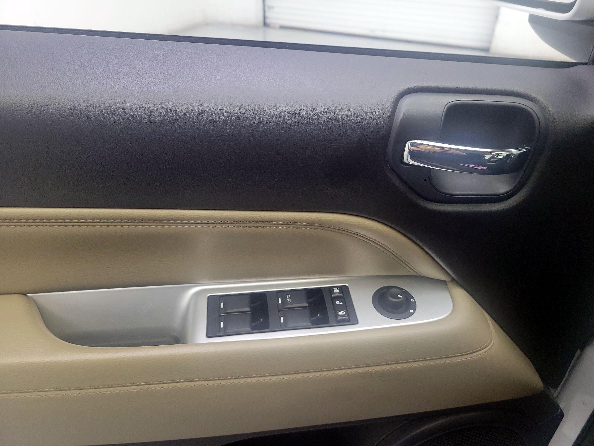 Thumbnail: 2014 Jeep Compass - 10