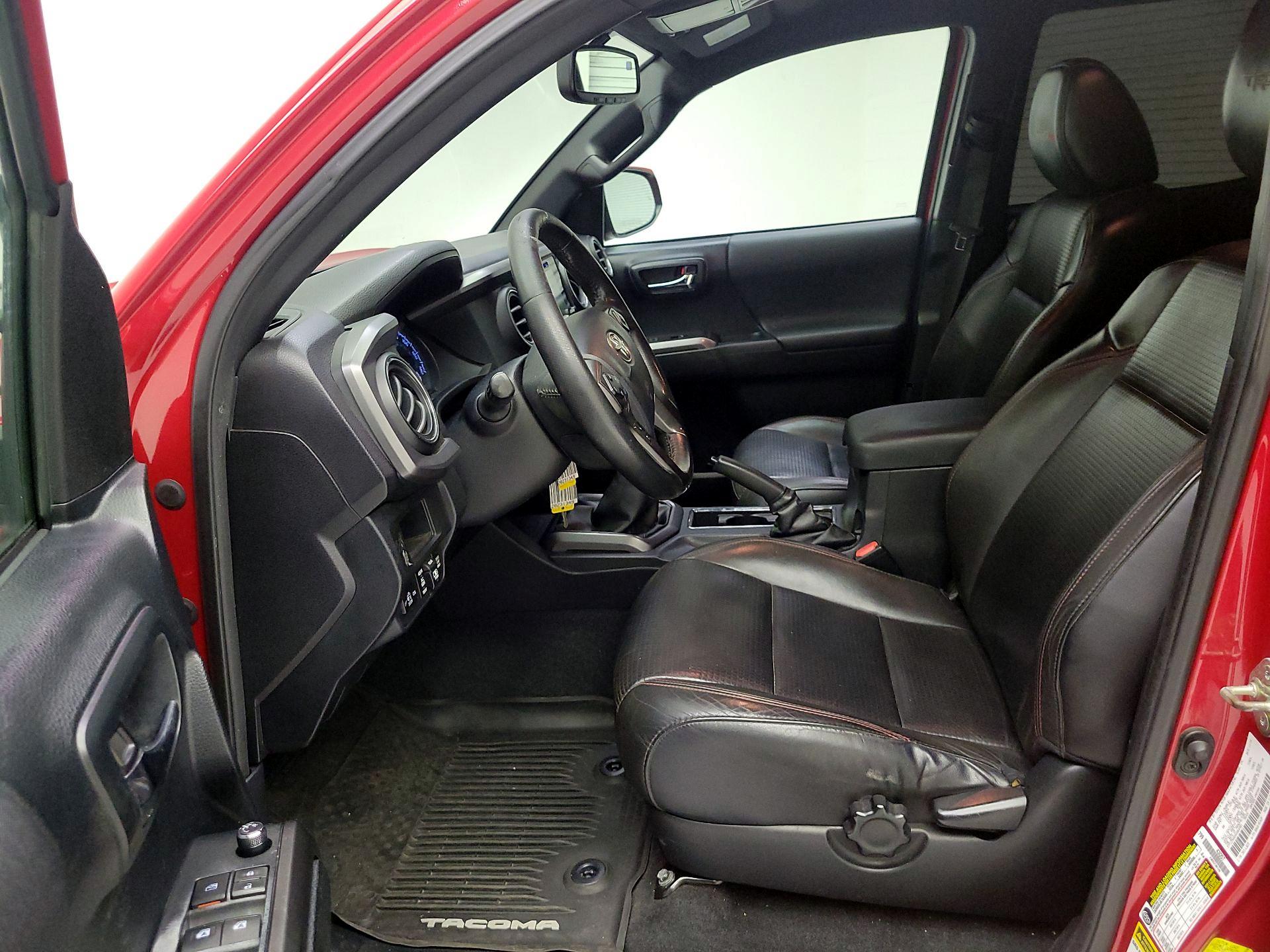 Thumbnail: 2017 Toyota Tacoma - 9