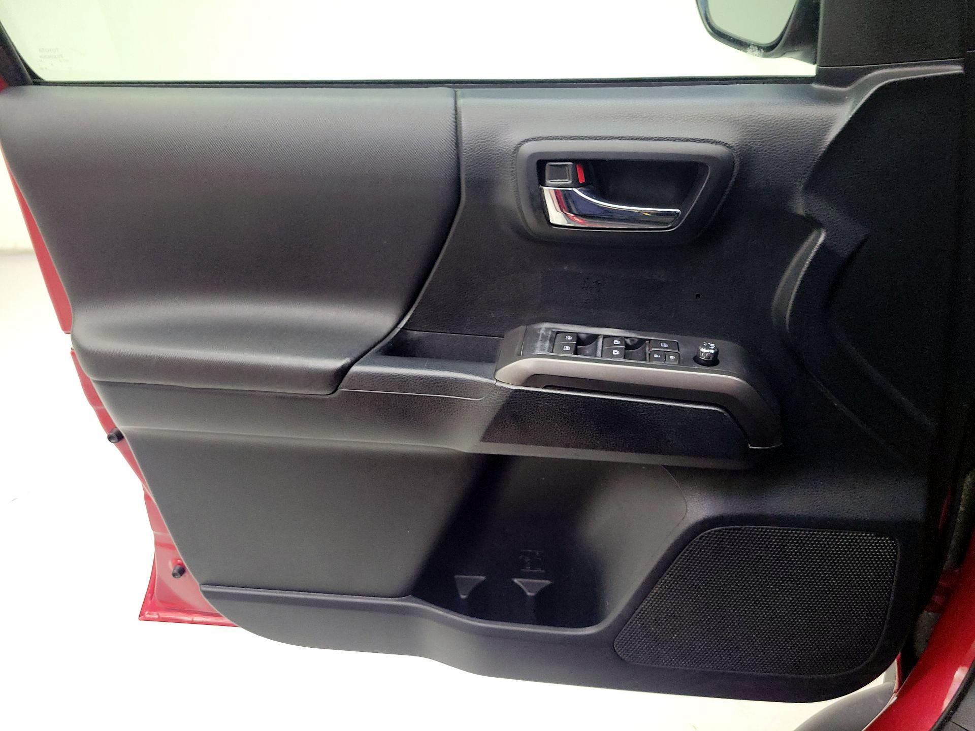 Thumbnail: 2017 Toyota Tacoma - 10