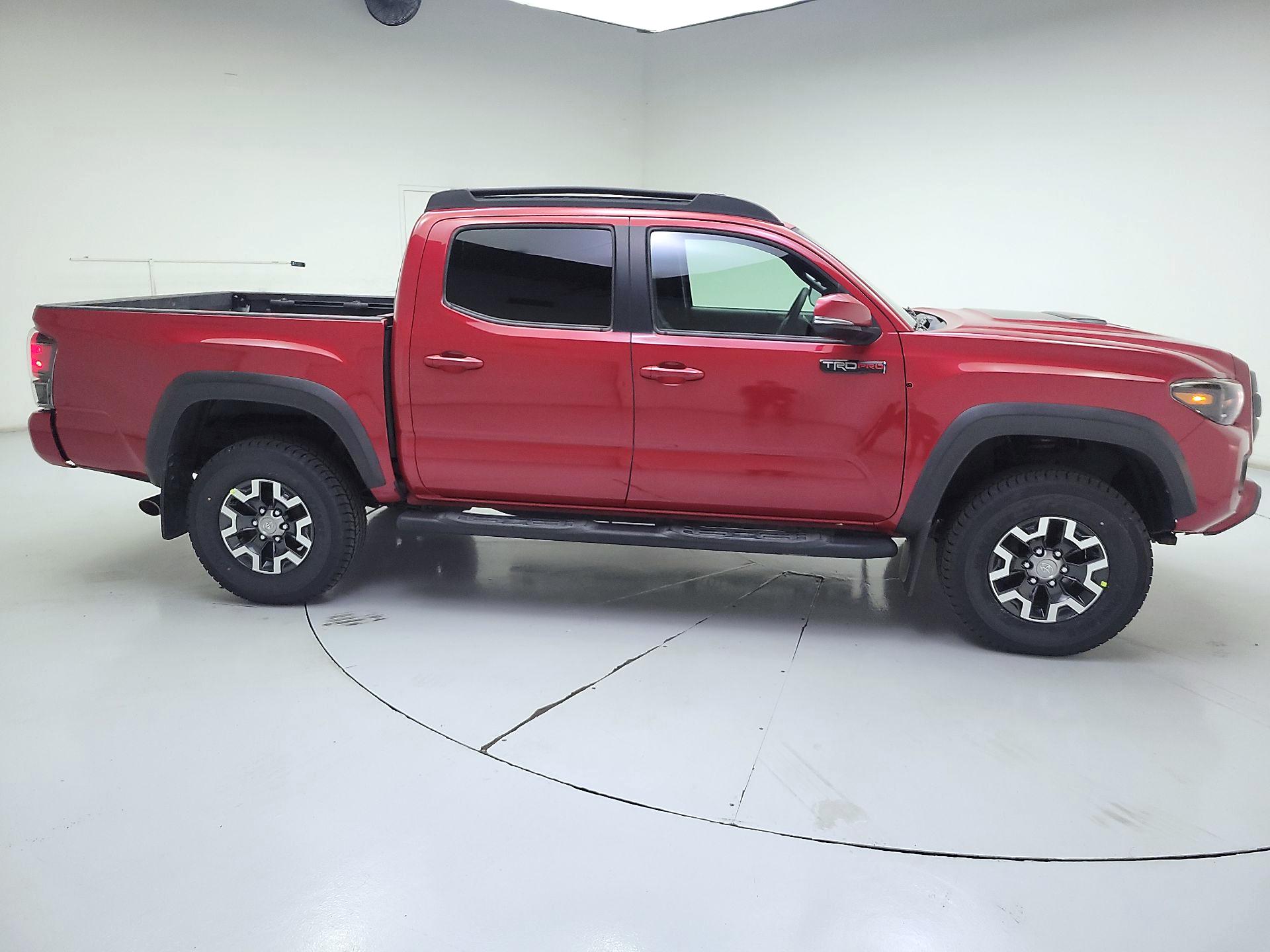 Thumbnail: 2017 Toyota Tacoma - 4