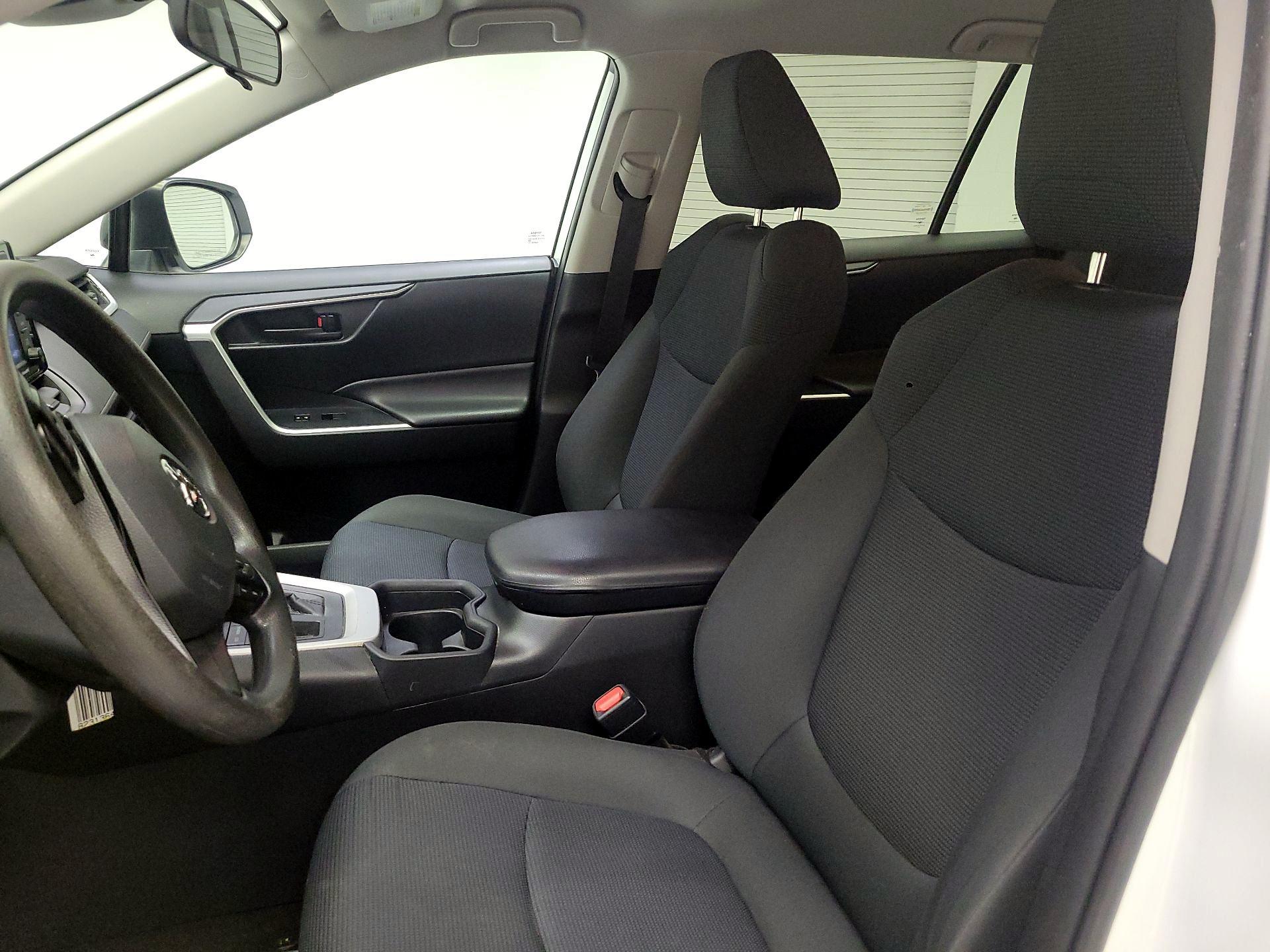 Thumbnail: 2020 Toyota RAV4 - 9