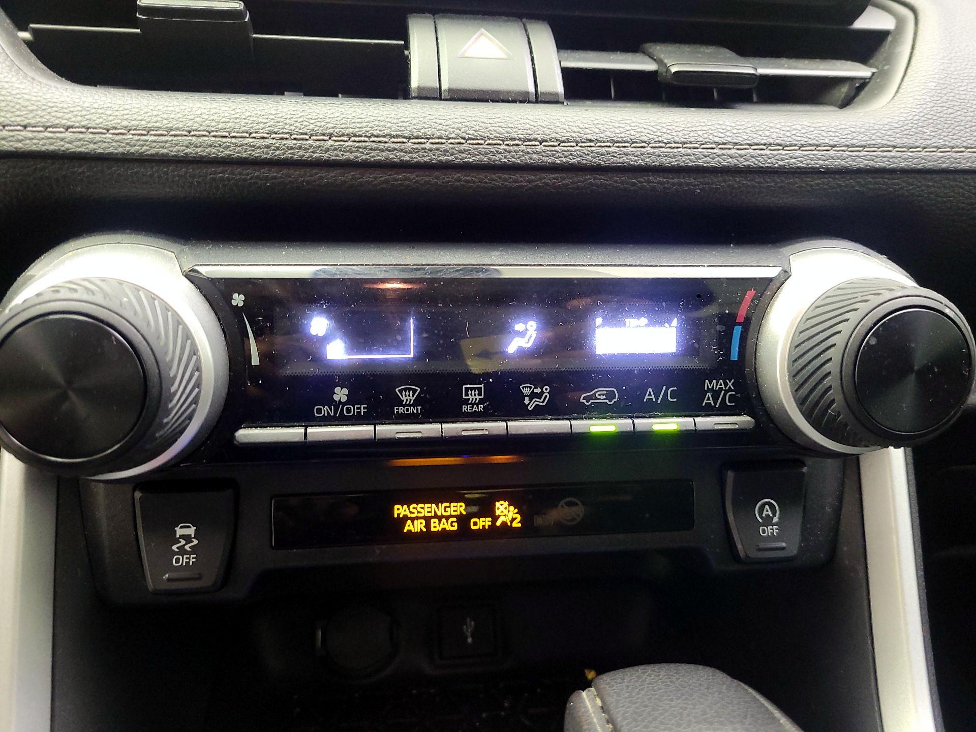 Thumbnail: 2020 Toyota RAV4 - 14