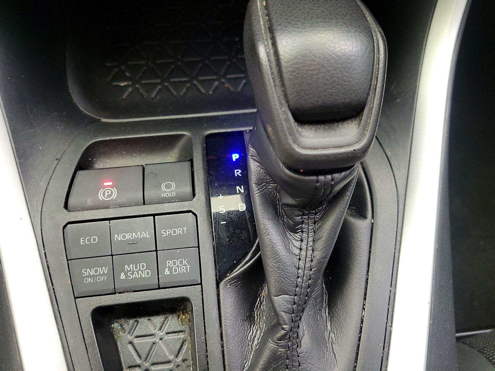 Thumbnail: 2020 Toyota RAV4 - 15