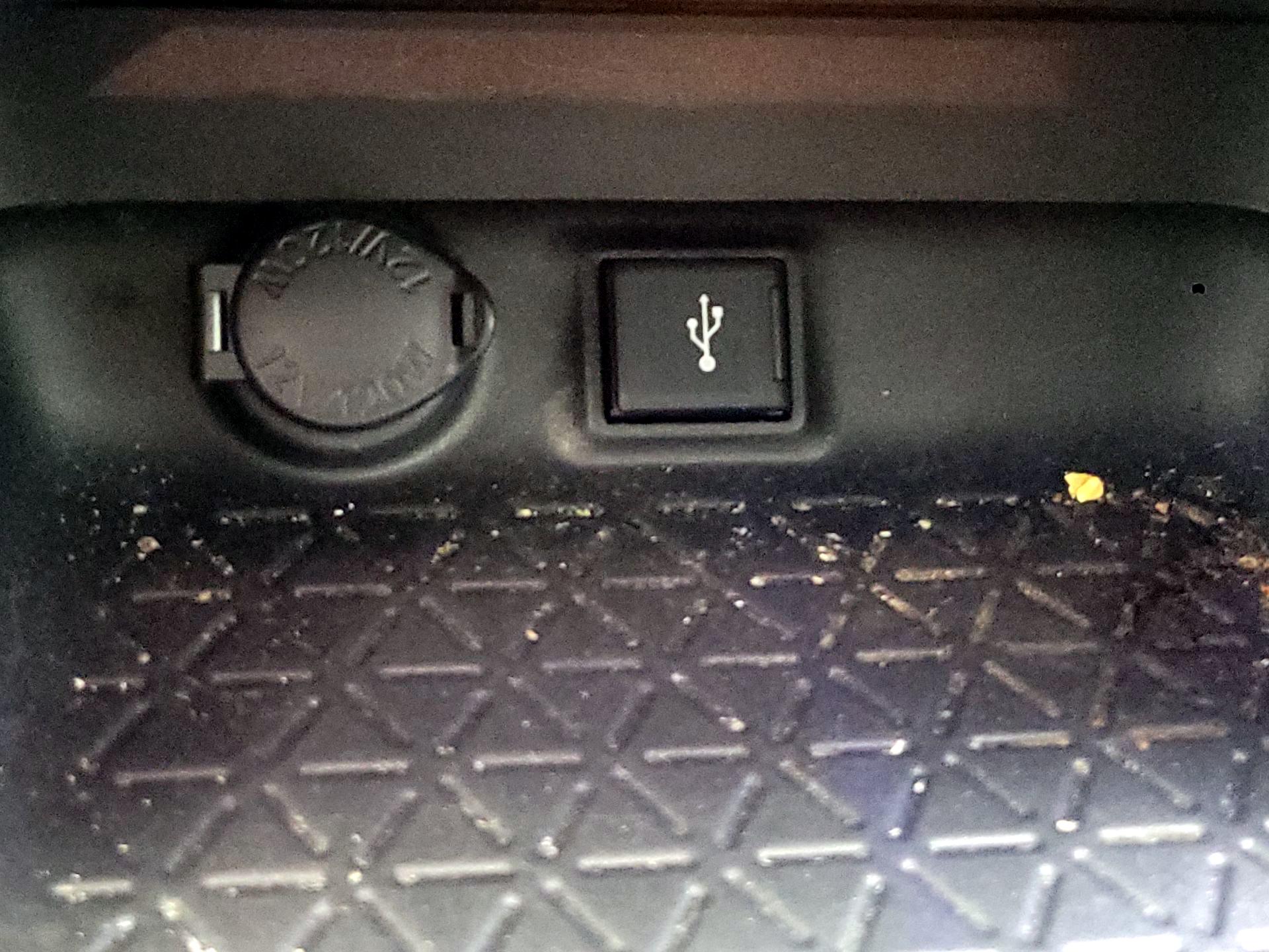 Thumbnail: 2020 Toyota RAV4 - 16