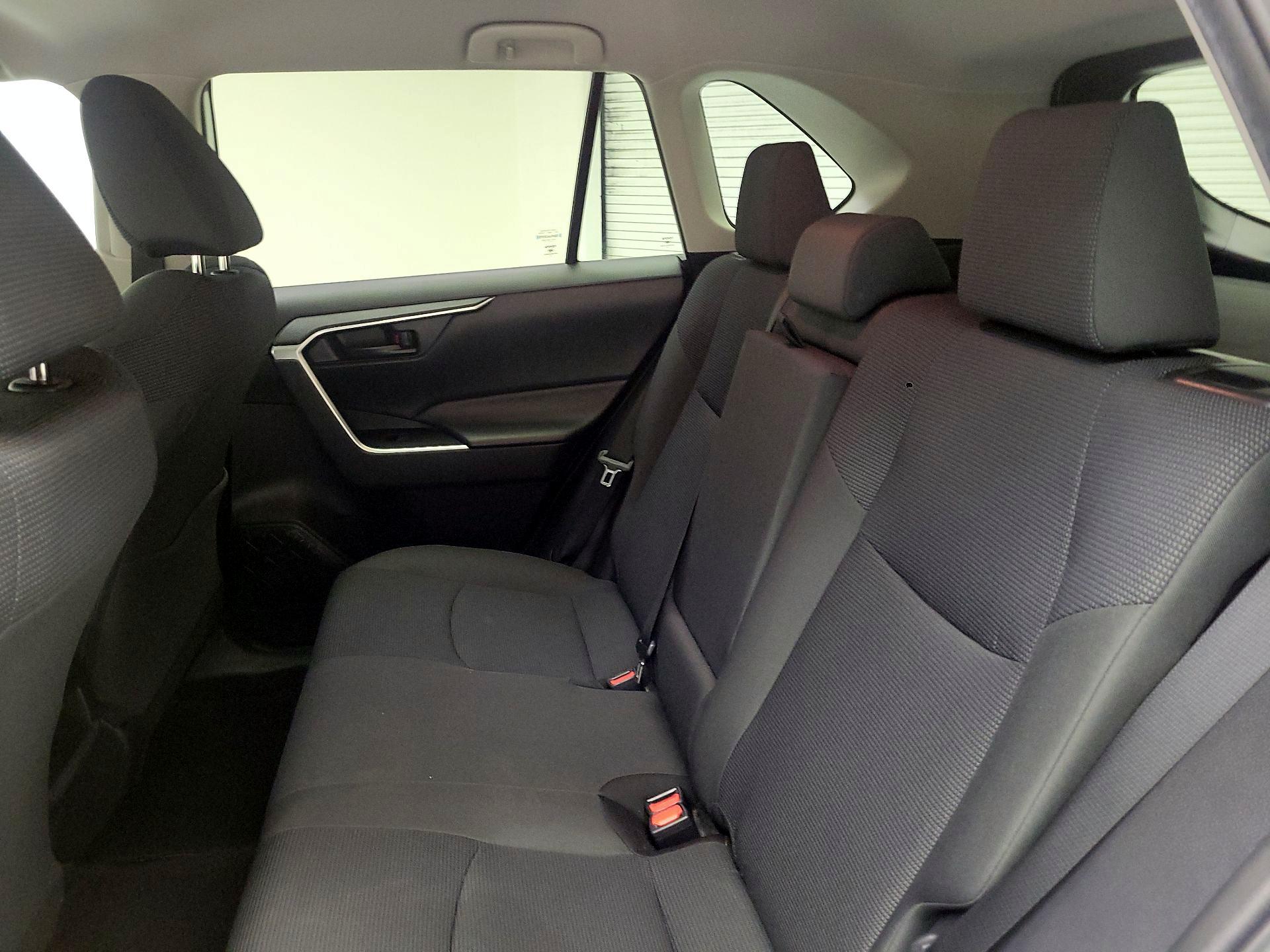 Thumbnail: 2020 Toyota RAV4 - 17