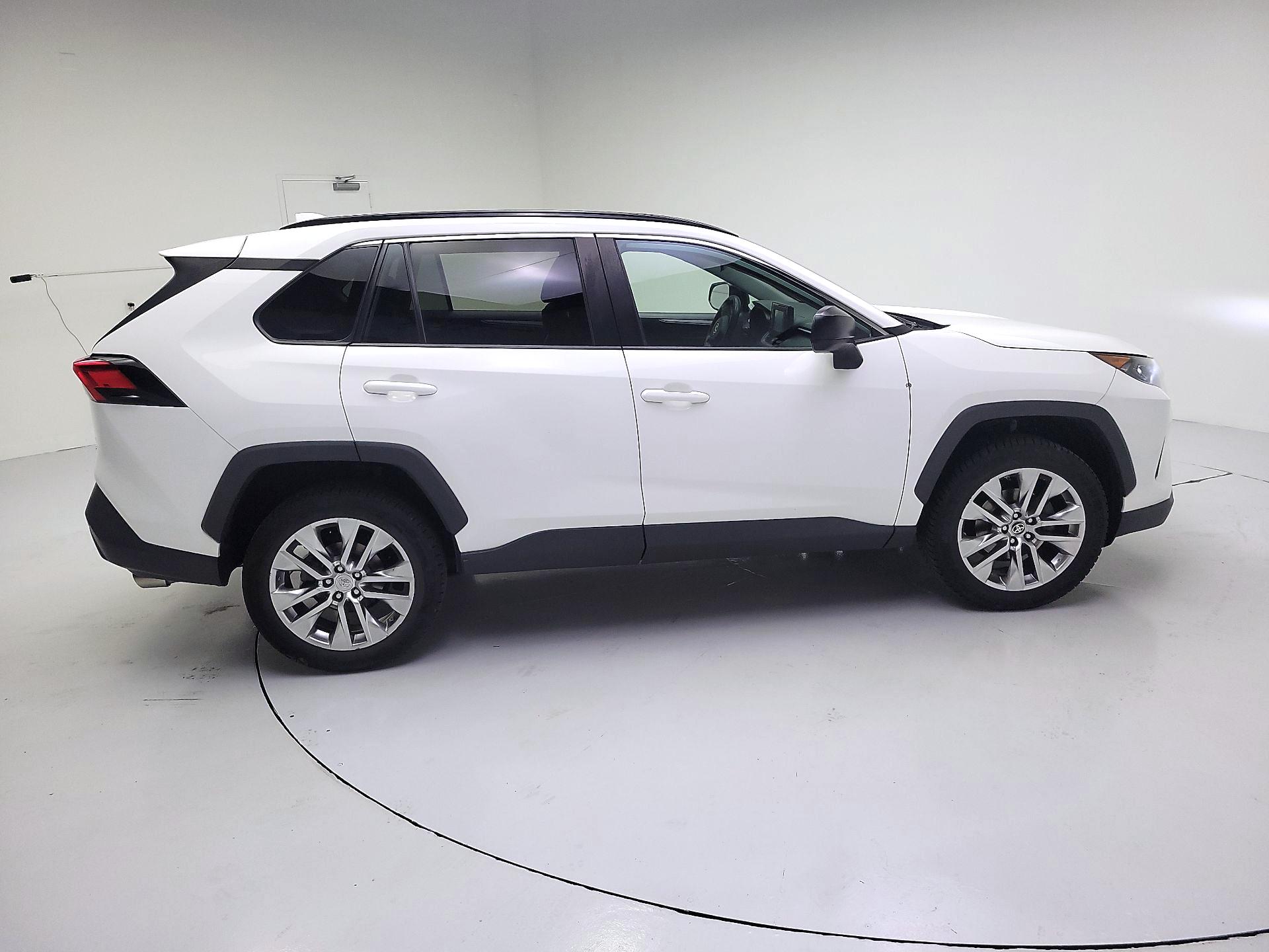 Thumbnail: 2020 Toyota RAV4 - 4