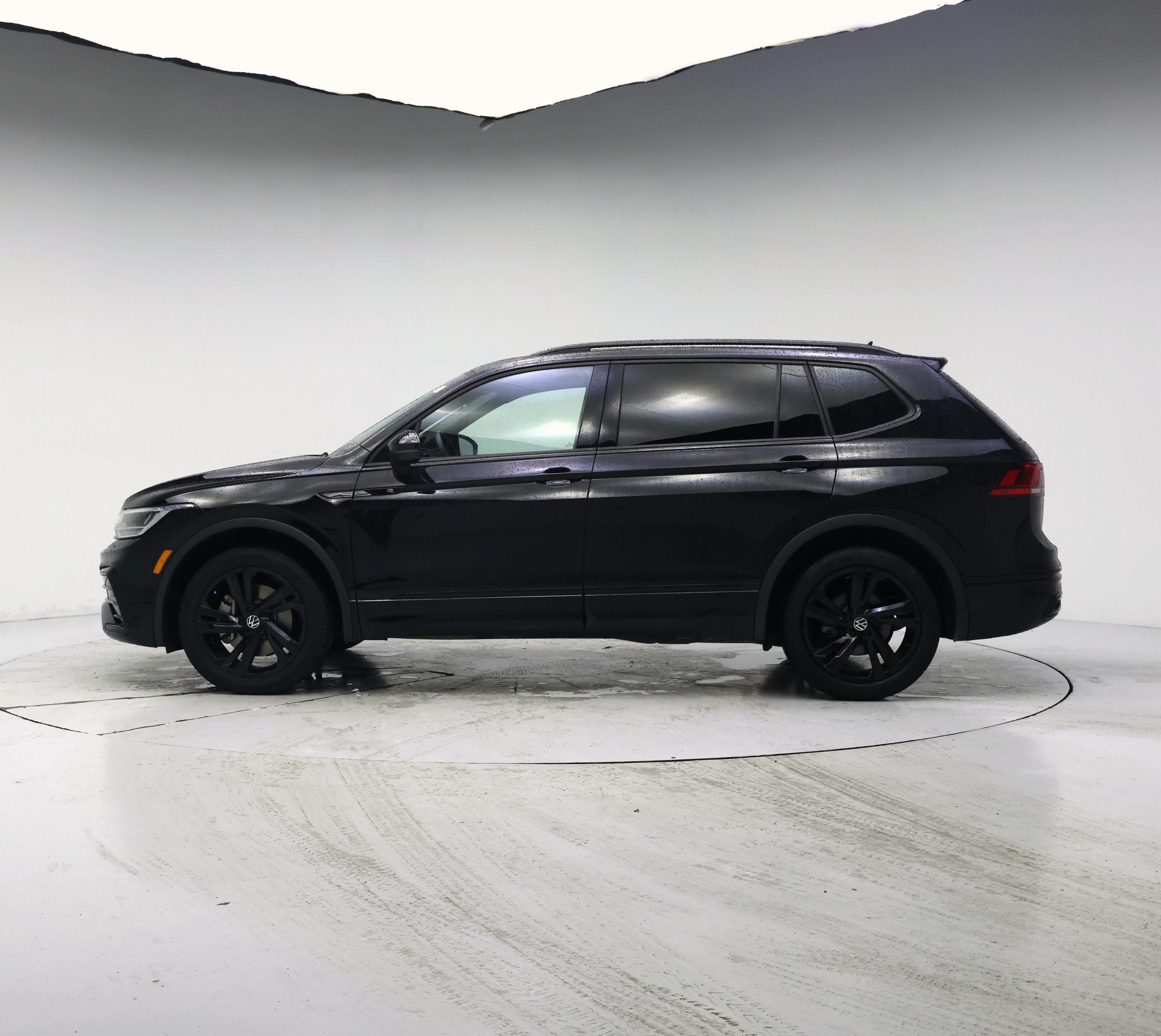 Thumbnail: 2023 Volkswagen Tiguan - 3
