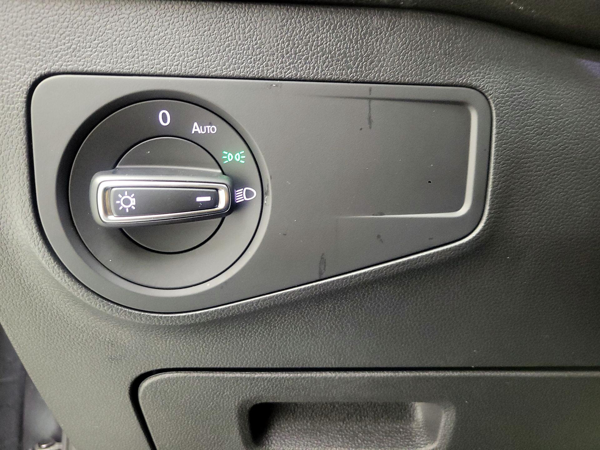 Thumbnail: 2022 Volkswagen Tiguan - 11