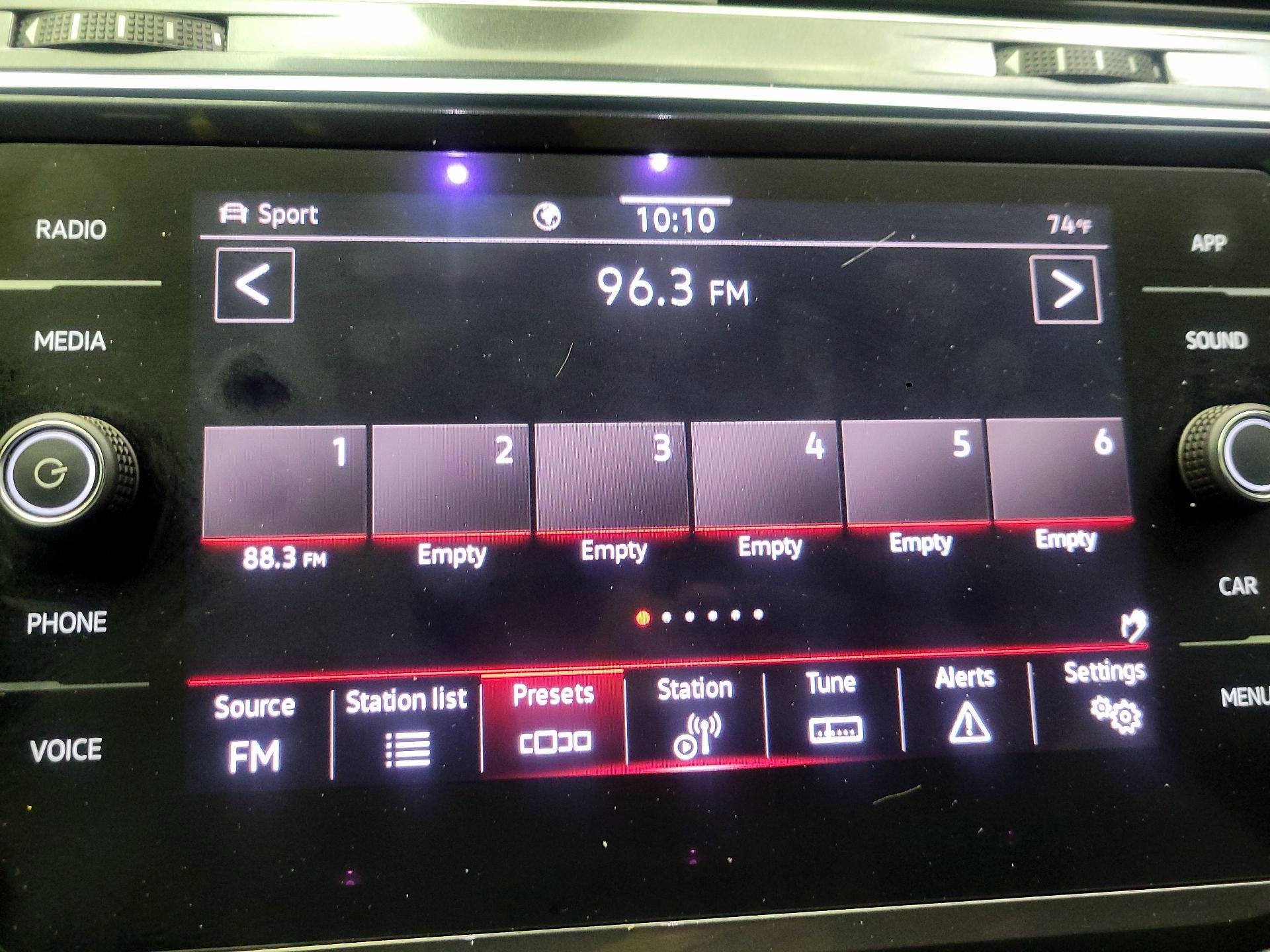 Thumbnail: 2022 Volkswagen Tiguan - 13