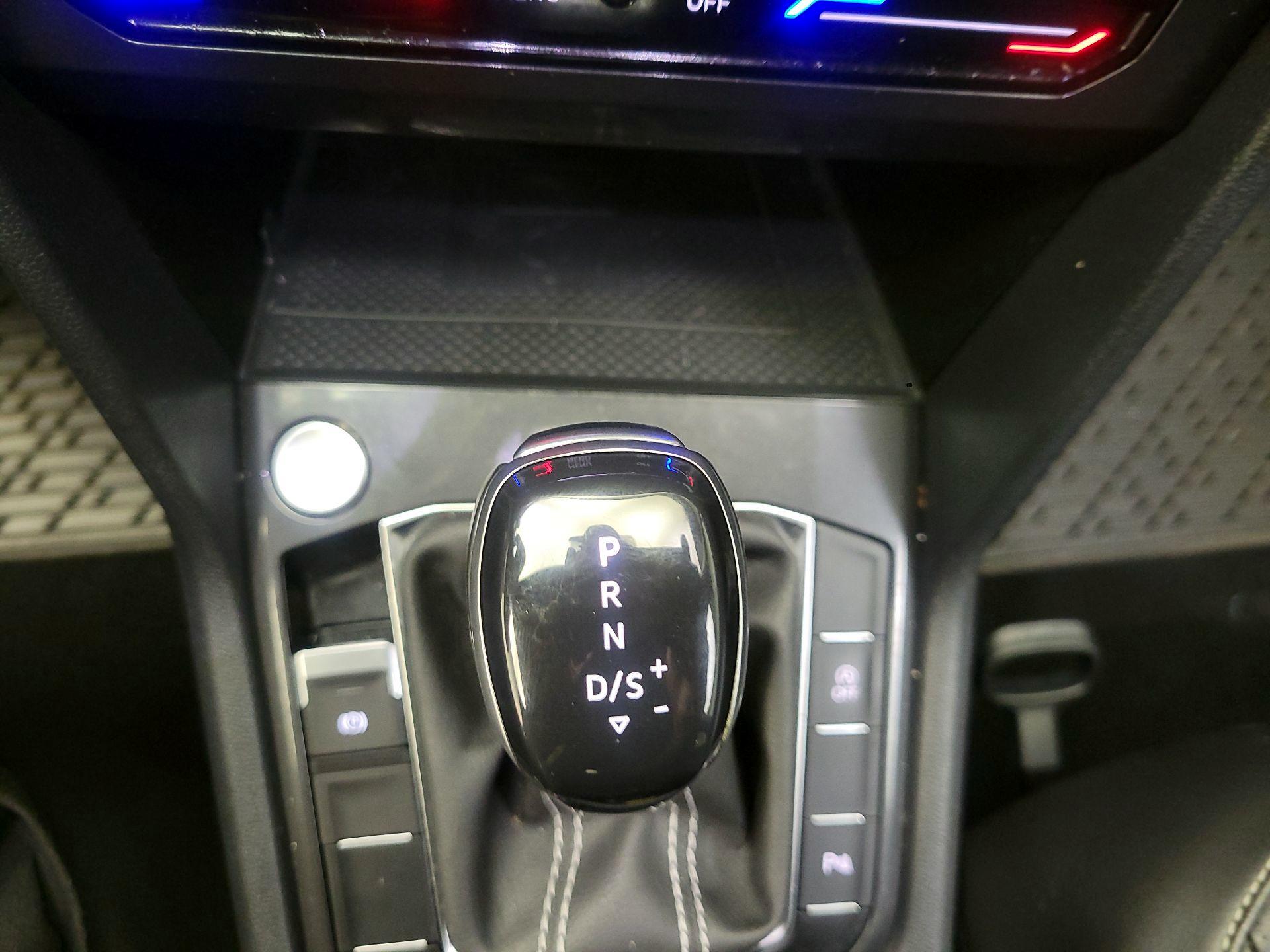 Thumbnail: 2022 Volkswagen Tiguan - 15