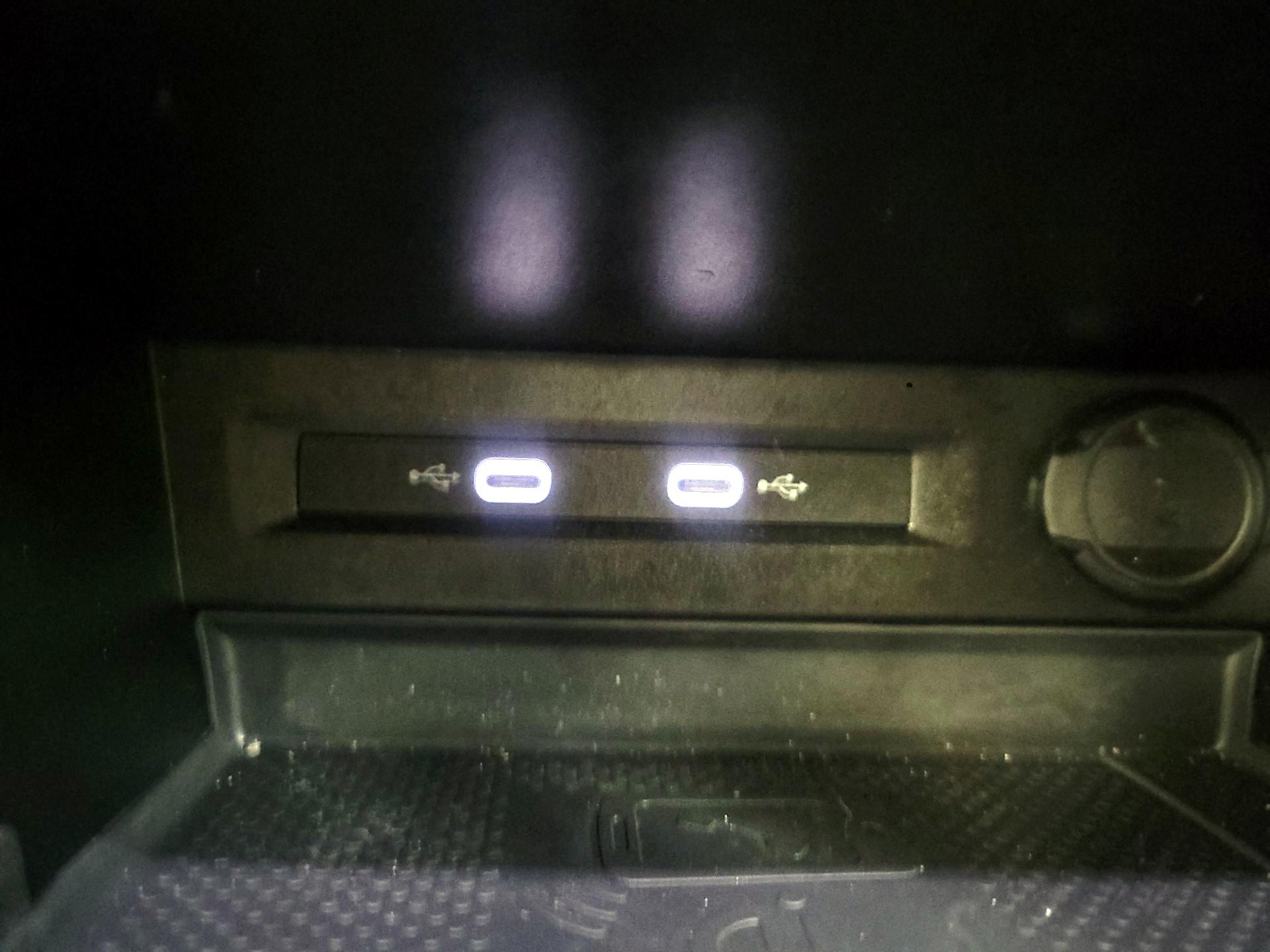 Thumbnail: 2022 Volkswagen Tiguan - 16