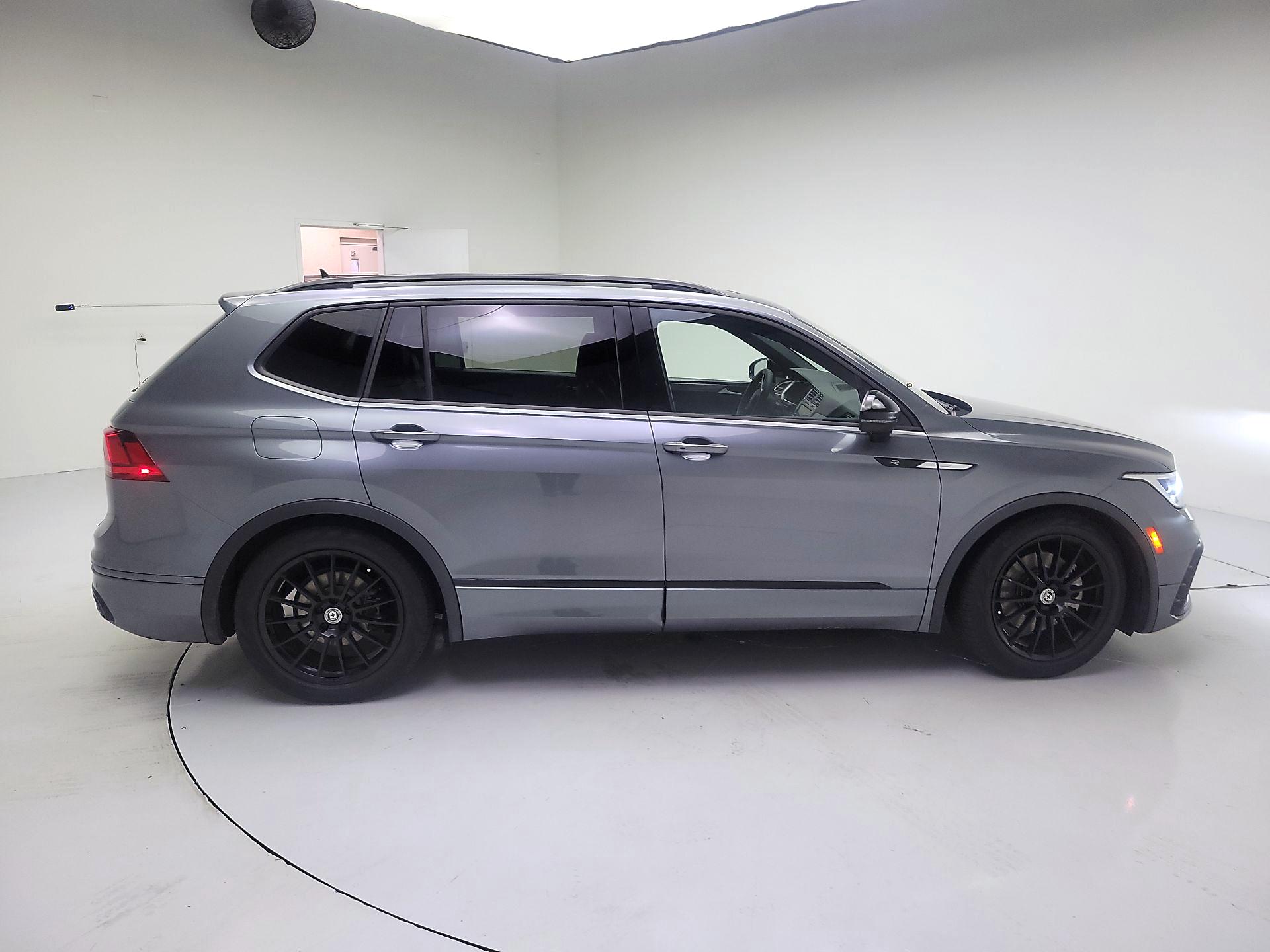 Thumbnail: 2022 Volkswagen Tiguan - 4