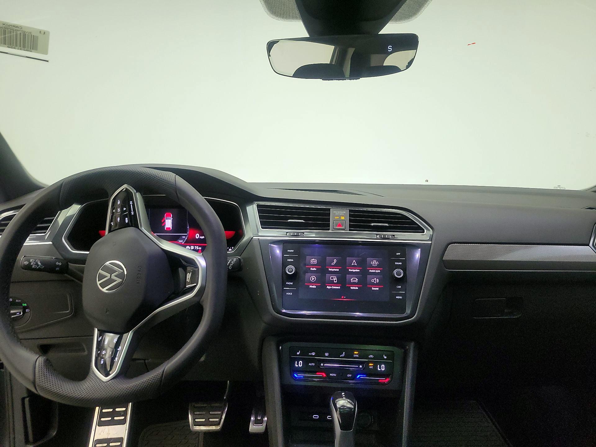 Thumbnail: 2022 Volkswagen Tiguan - 8