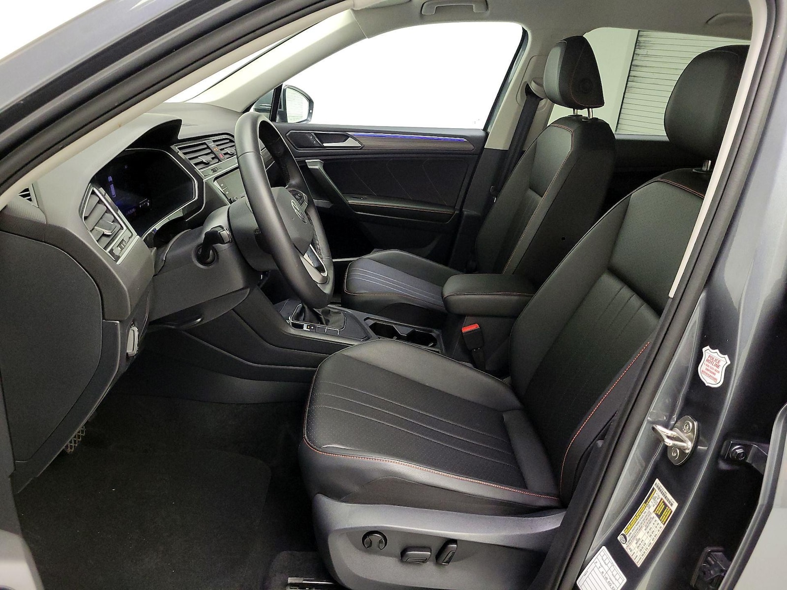2024 Volkswagen Tiguan SE - Photo 12