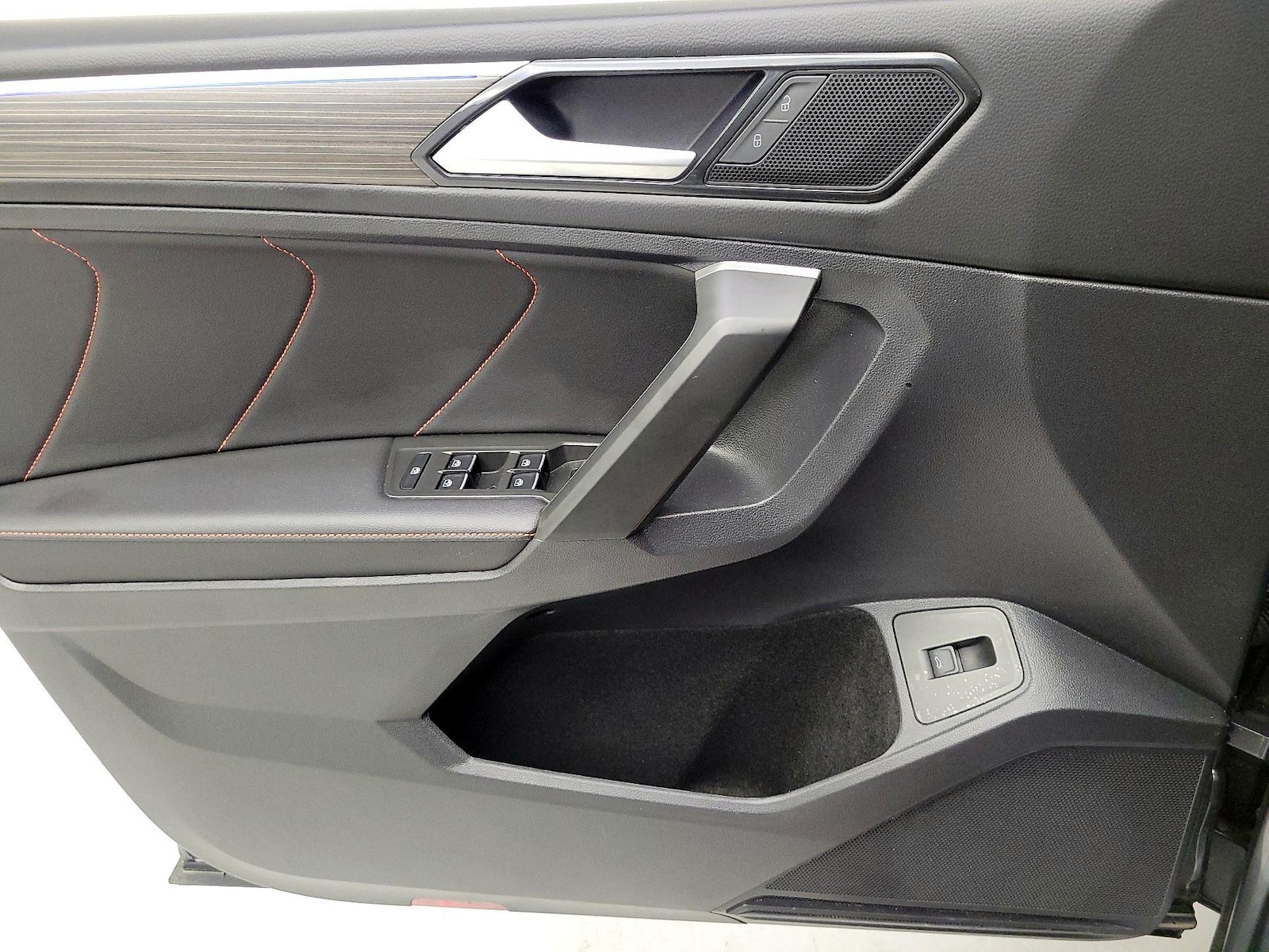 2024 Volkswagen Tiguan SE - Photo 13