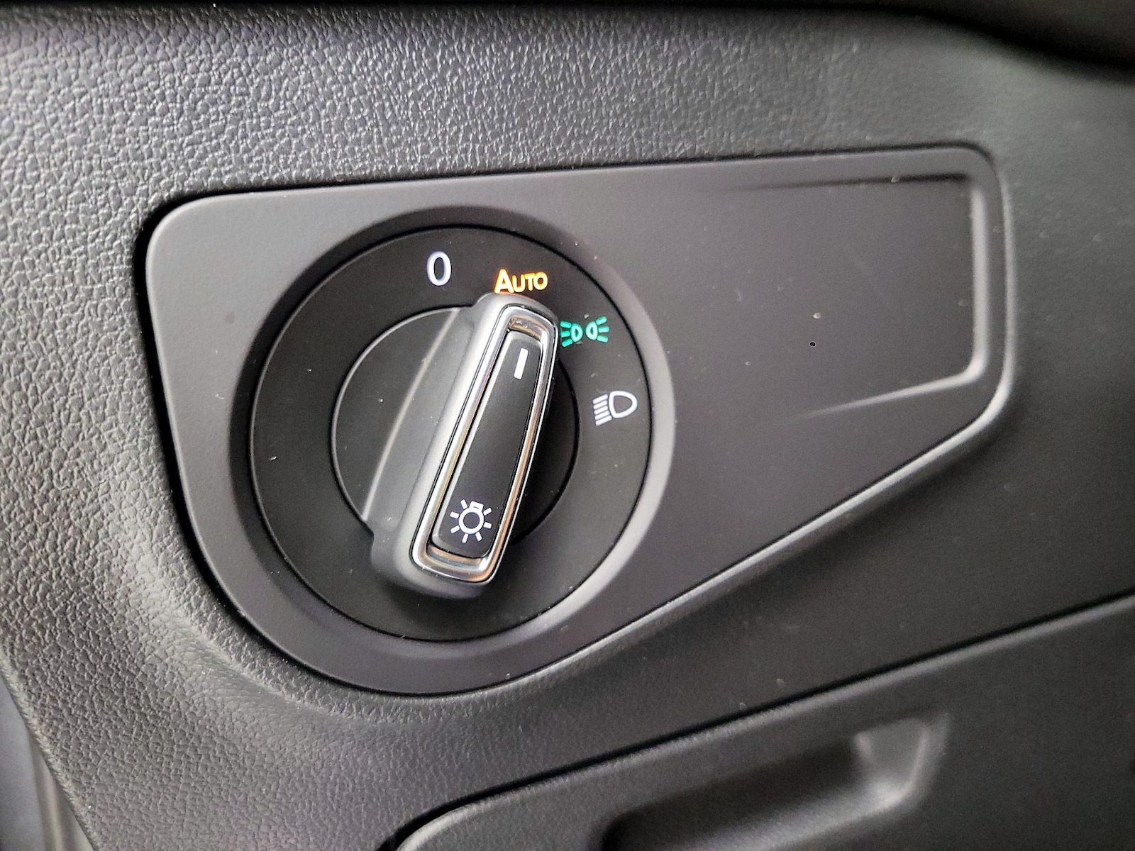 2024 Volkswagen Tiguan SE - Photo 14