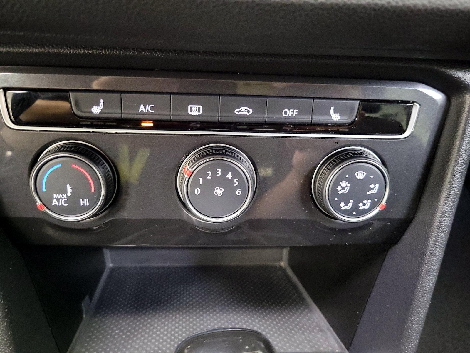 2024 Volkswagen Tiguan SE - Photo 17