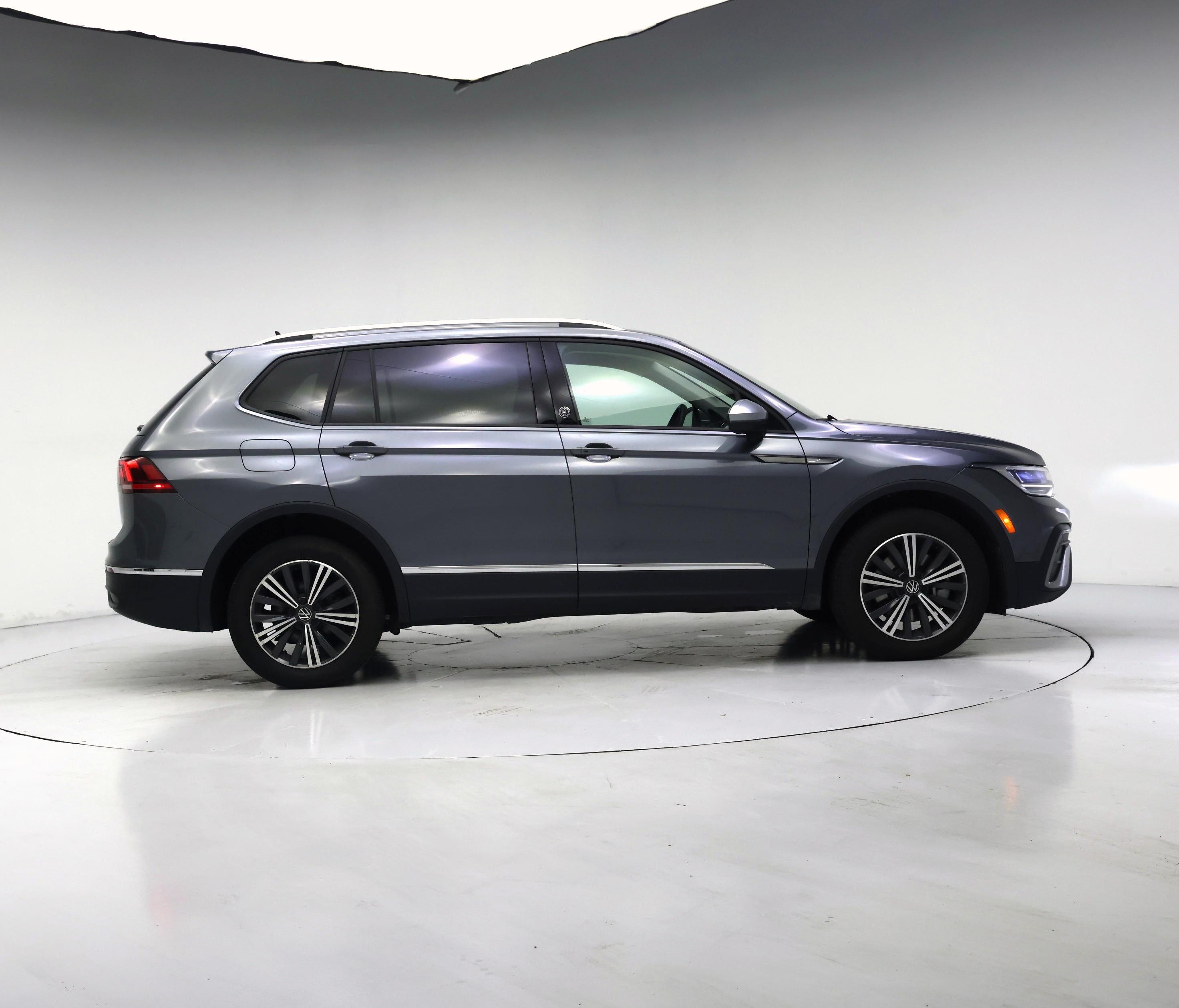 Thumbnail: 2024 Volkswagen Tiguan - 7