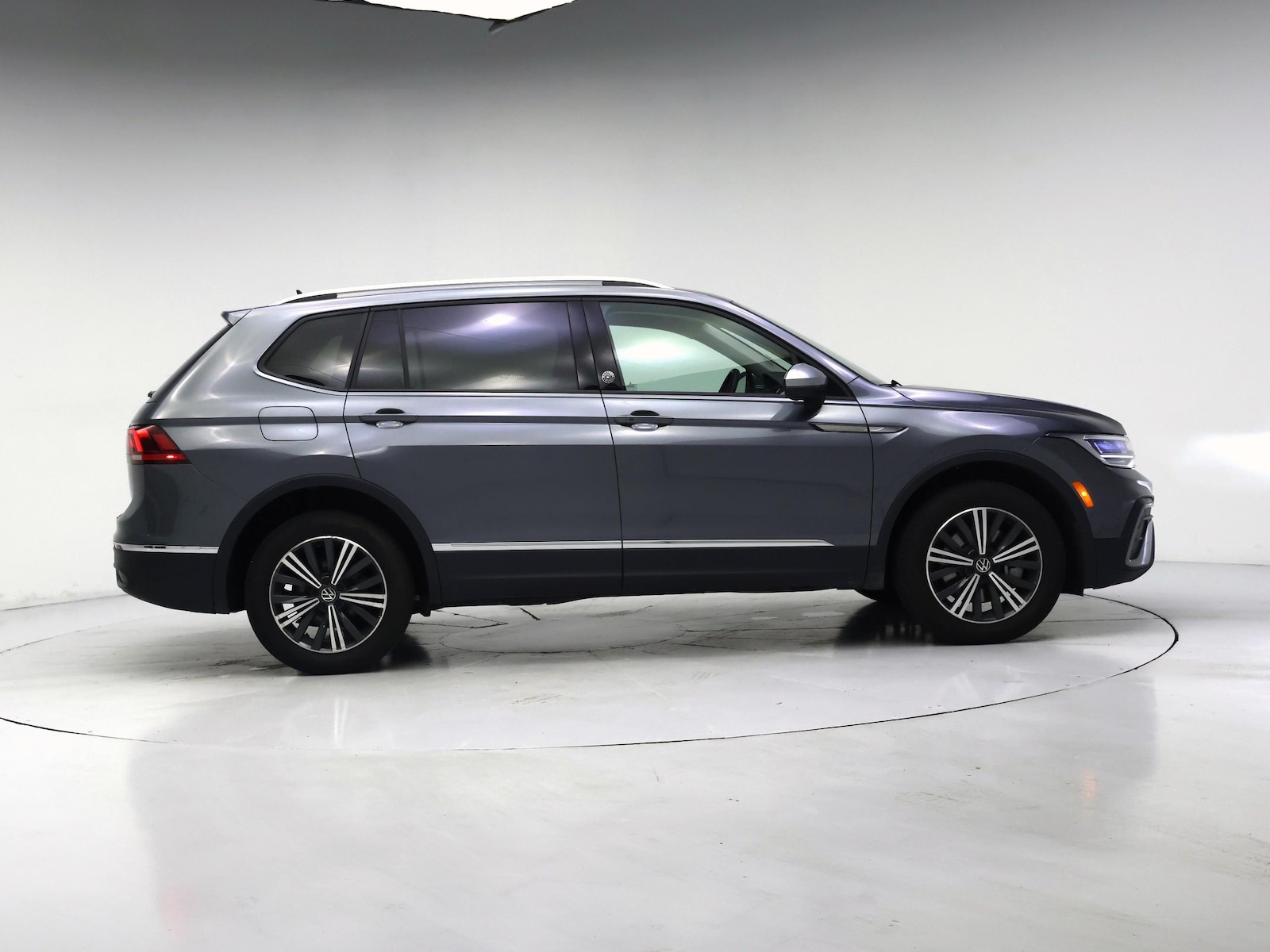 2024 Volkswagen Tiguan SE - Photo 8