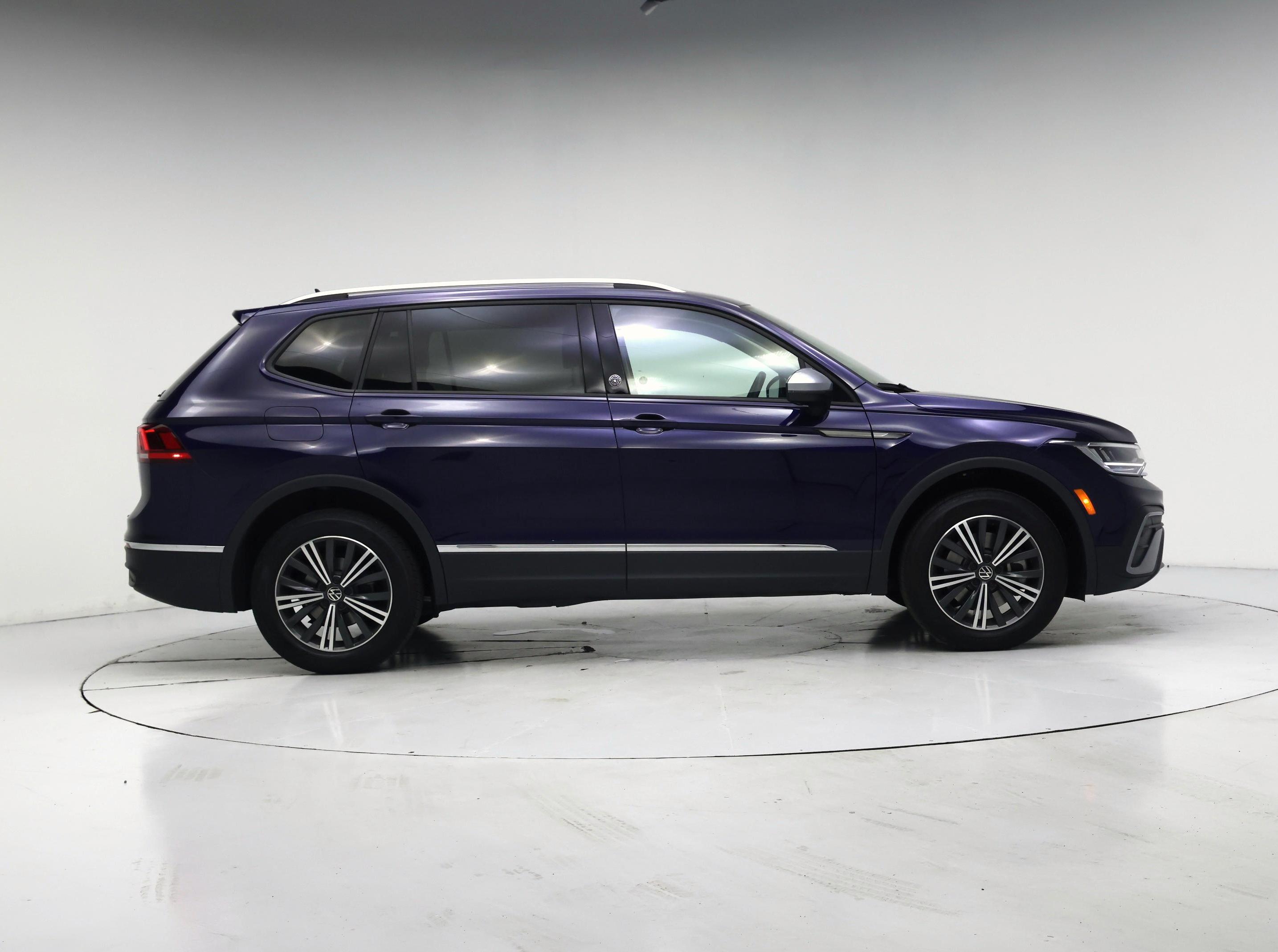 Thumbnail: 2024 Volkswagen Tiguan - 7