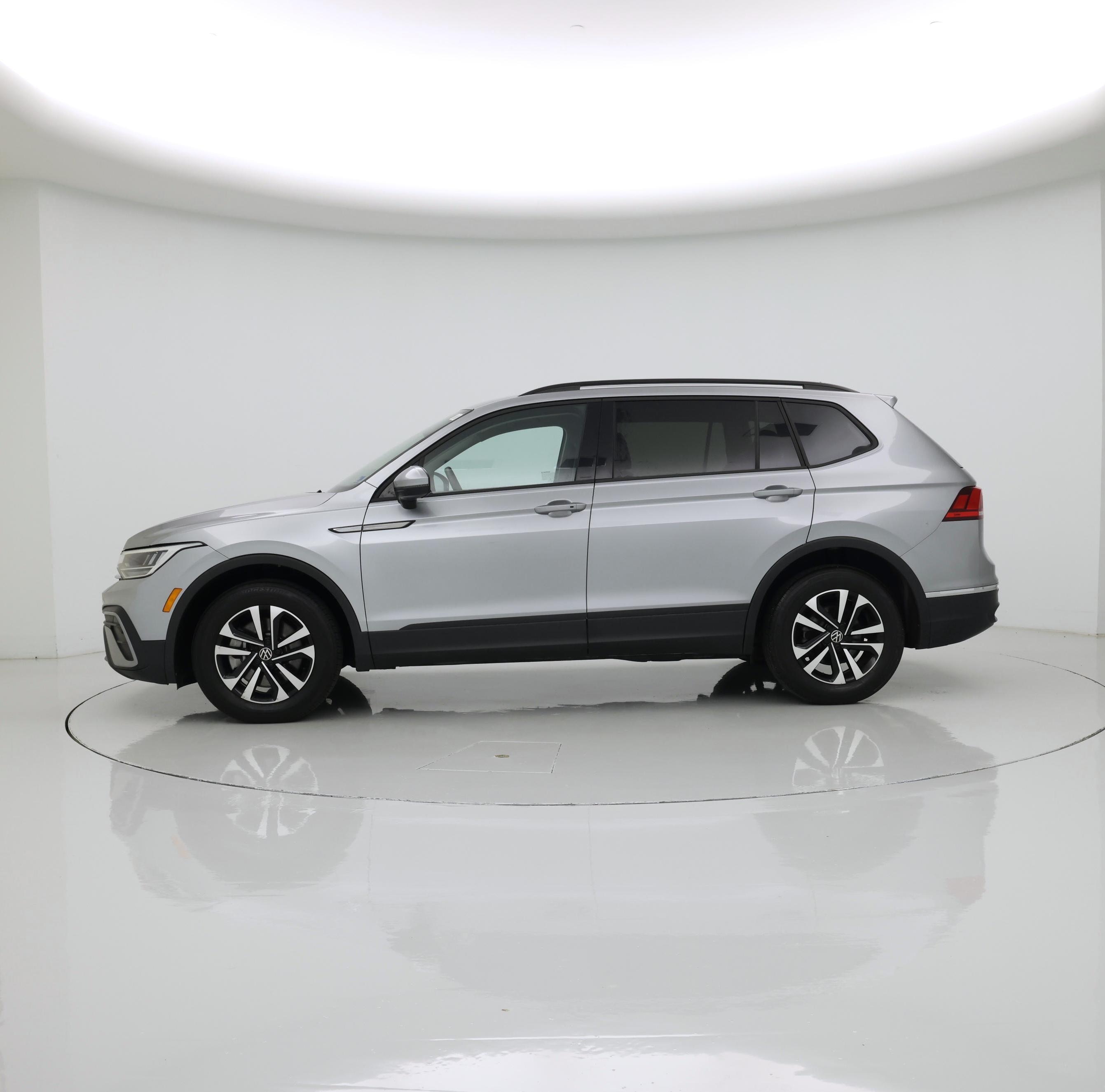 Thumbnail: 2024 Volkswagen Tiguan - 3
