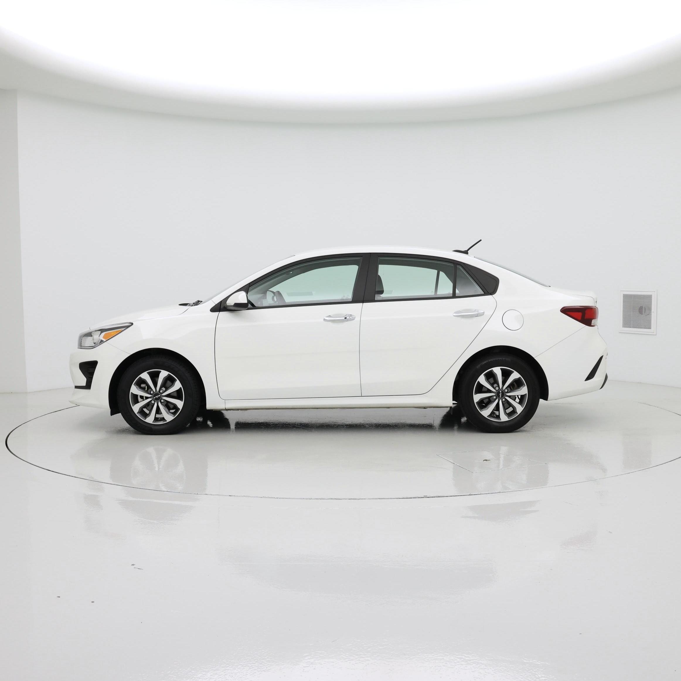 Thumbnail: 2023 Kia Rio - 3