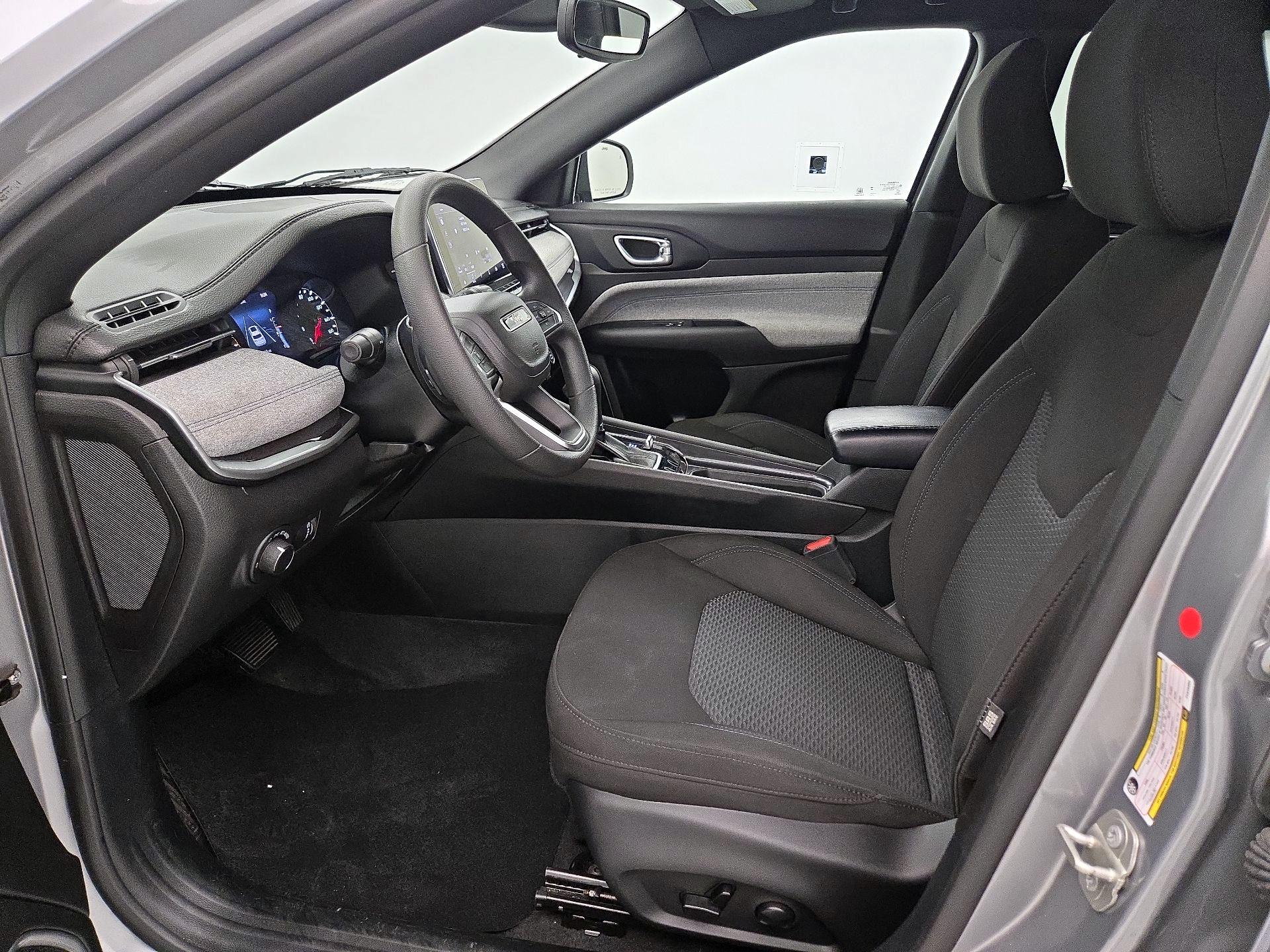 Thumbnail: 2023 Jeep Compass - 11