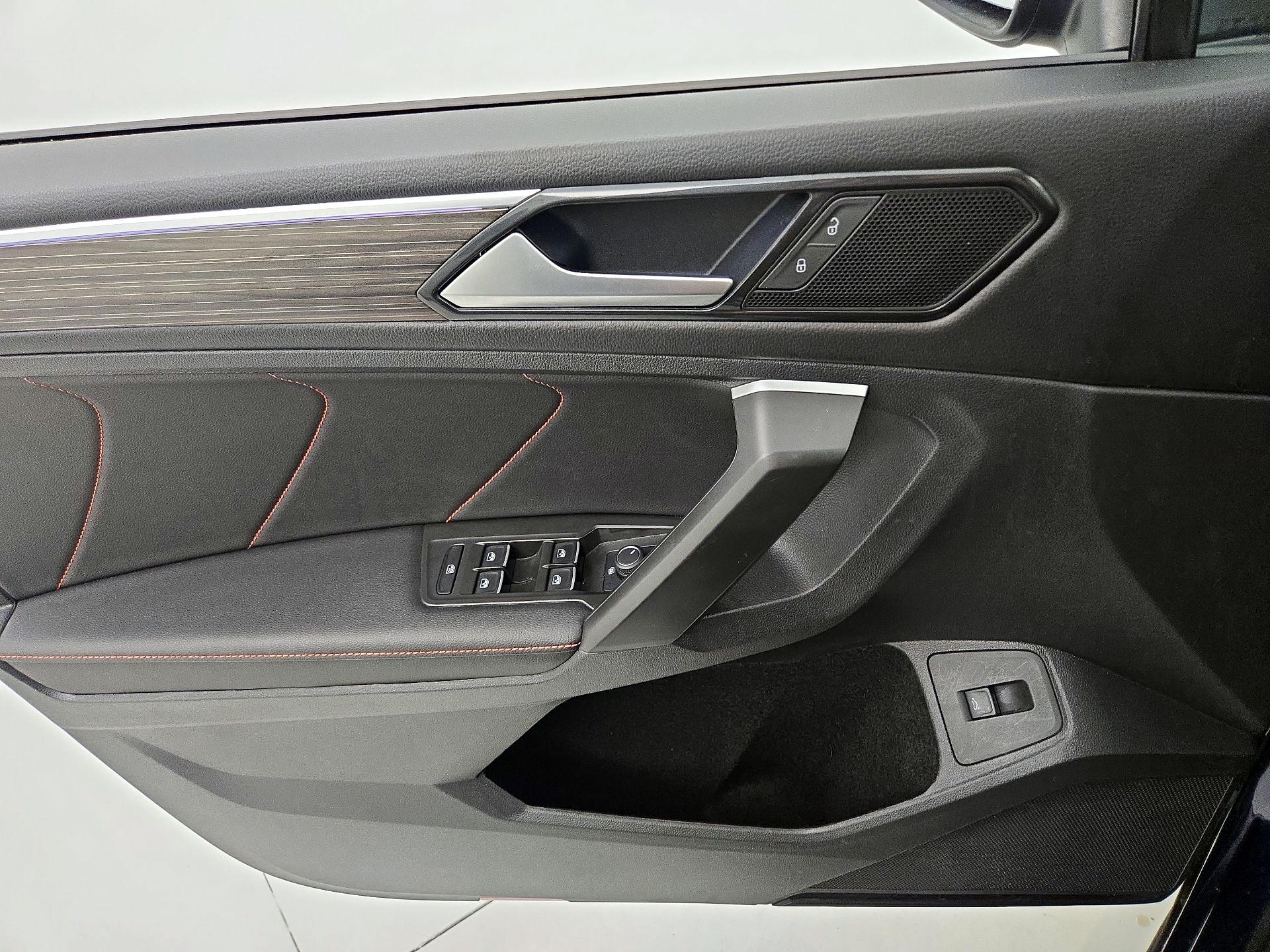 Thumbnail: 2024 Volkswagen Tiguan - 12