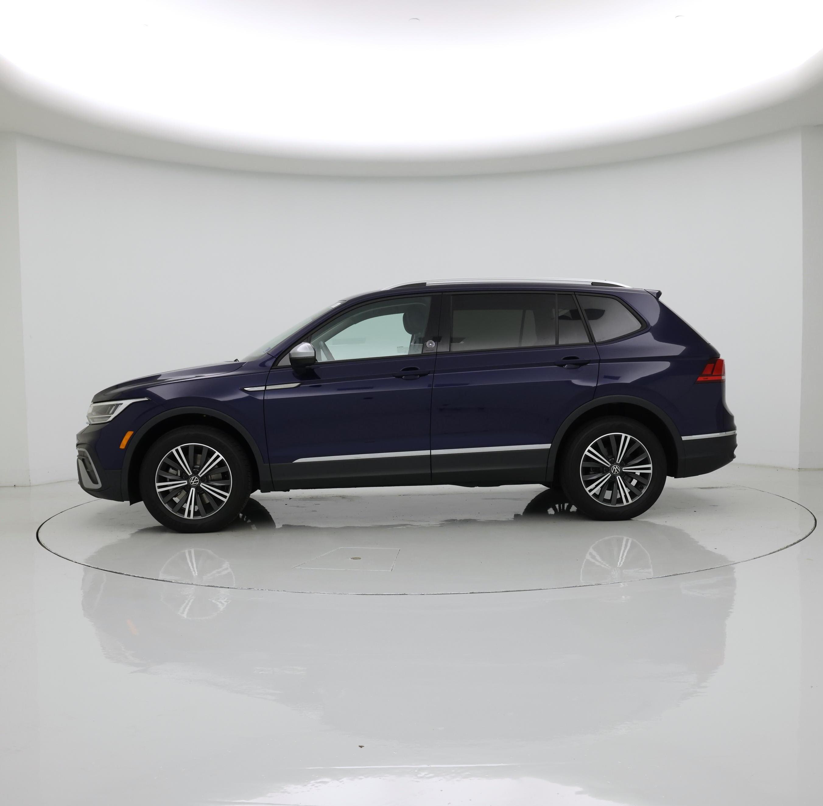 Thumbnail: 2024 Volkswagen Tiguan - 3