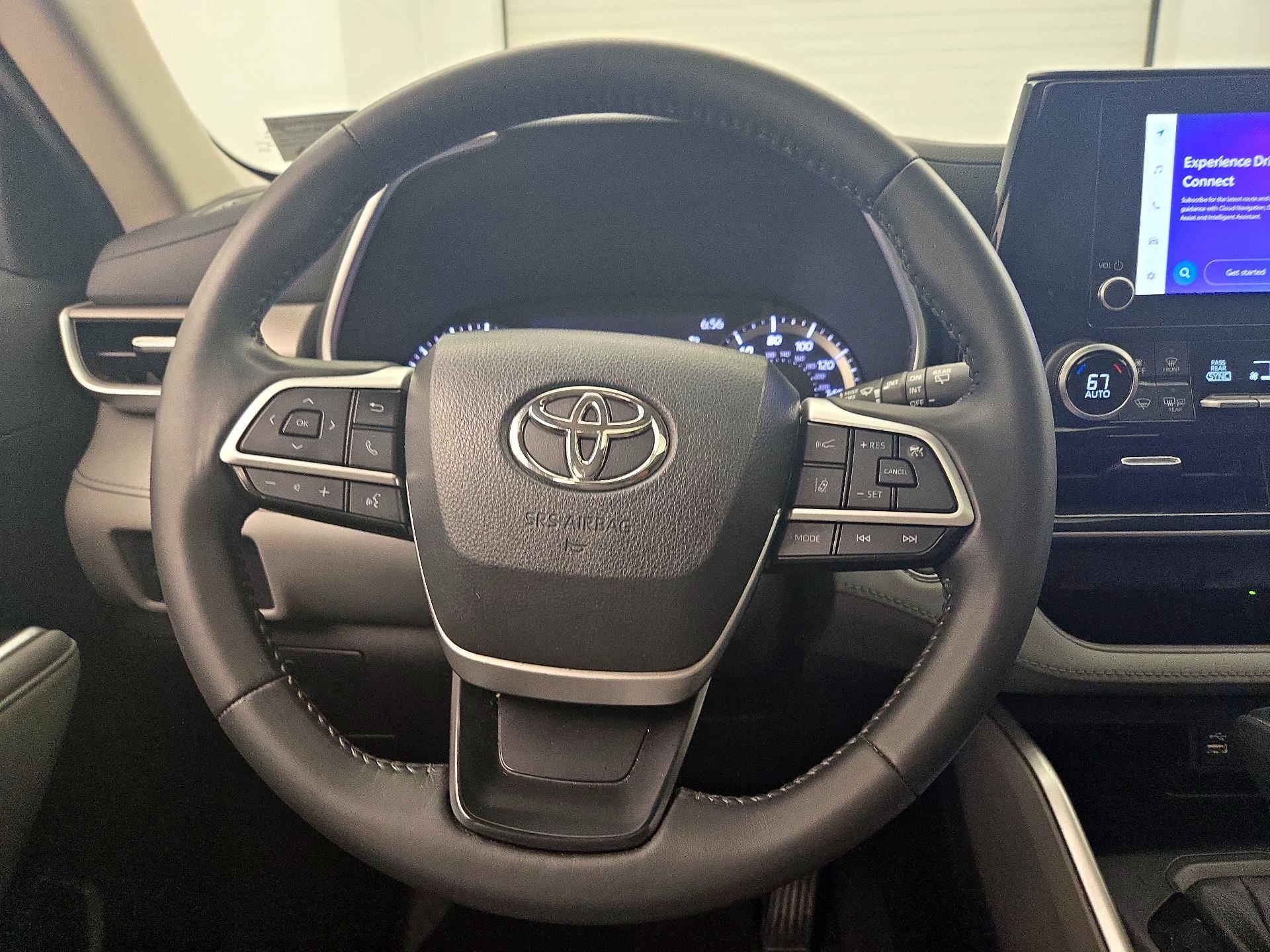Thumbnail: 2023 Toyota Highlander - 10