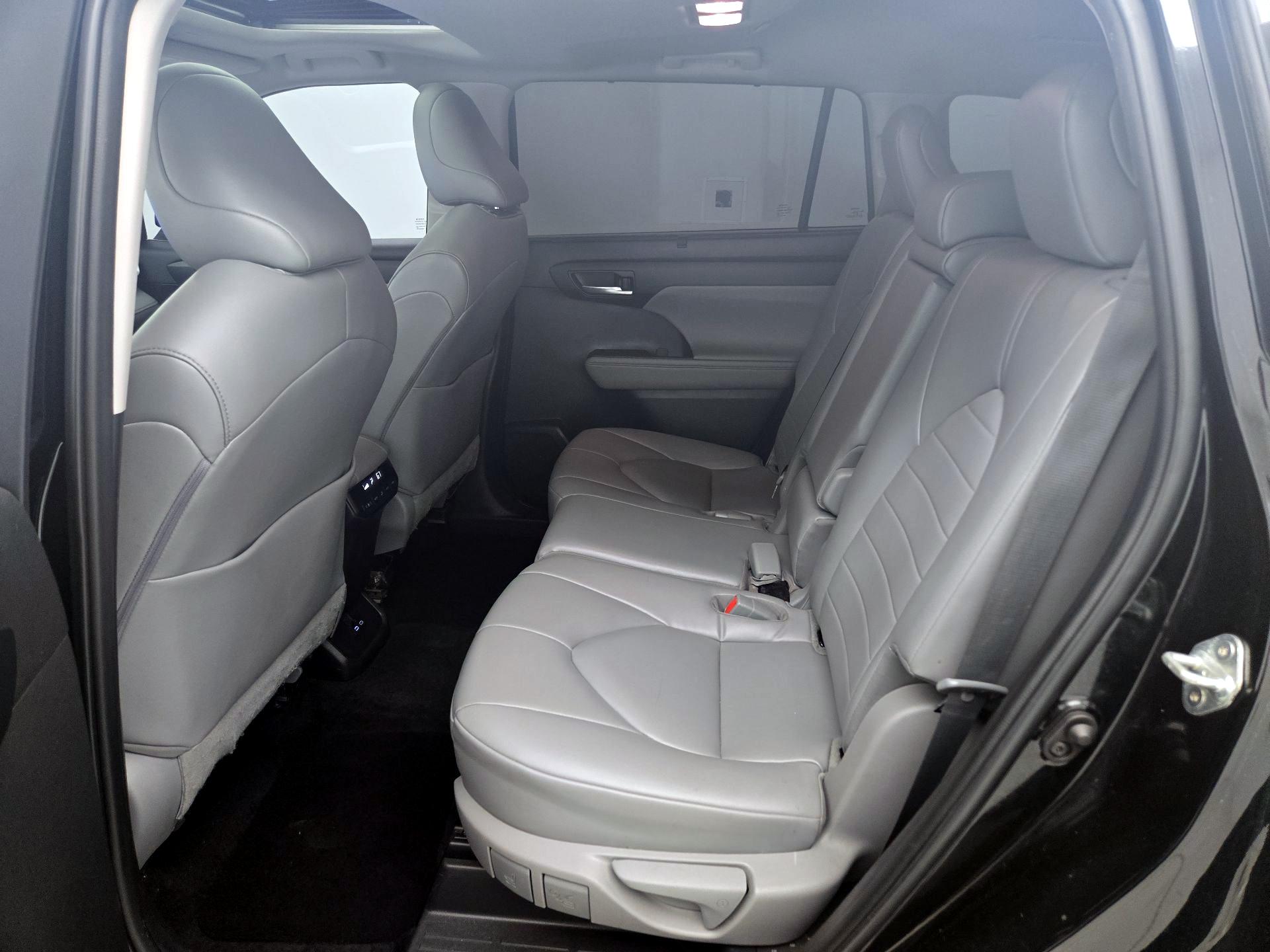 Thumbnail: 2023 Toyota Highlander - 20