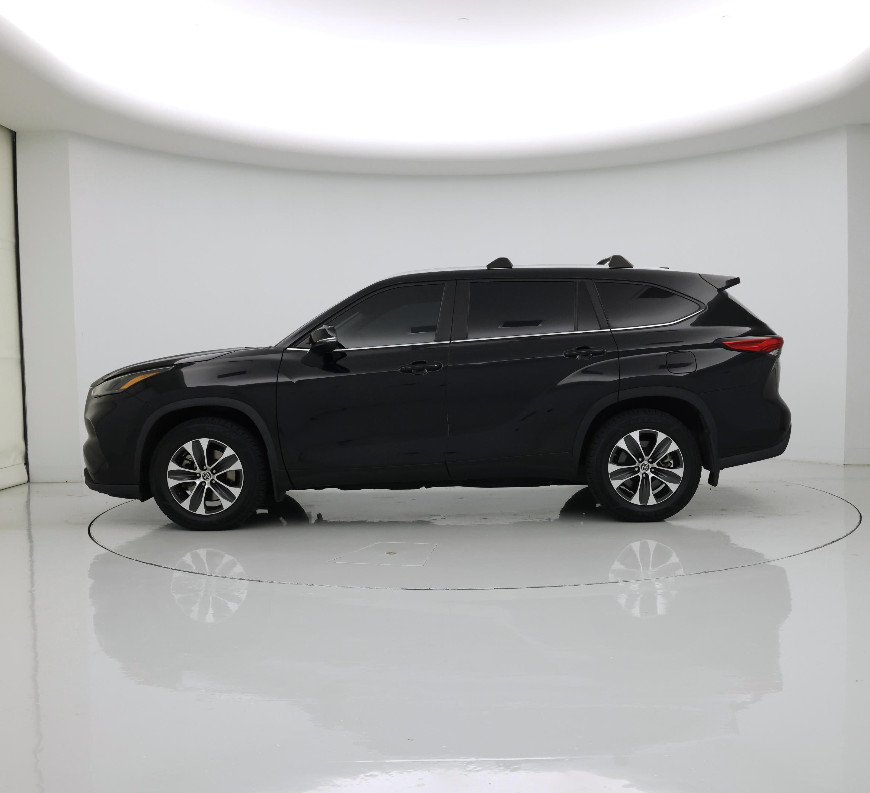 Thumbnail: 2023 Toyota Highlander - 3