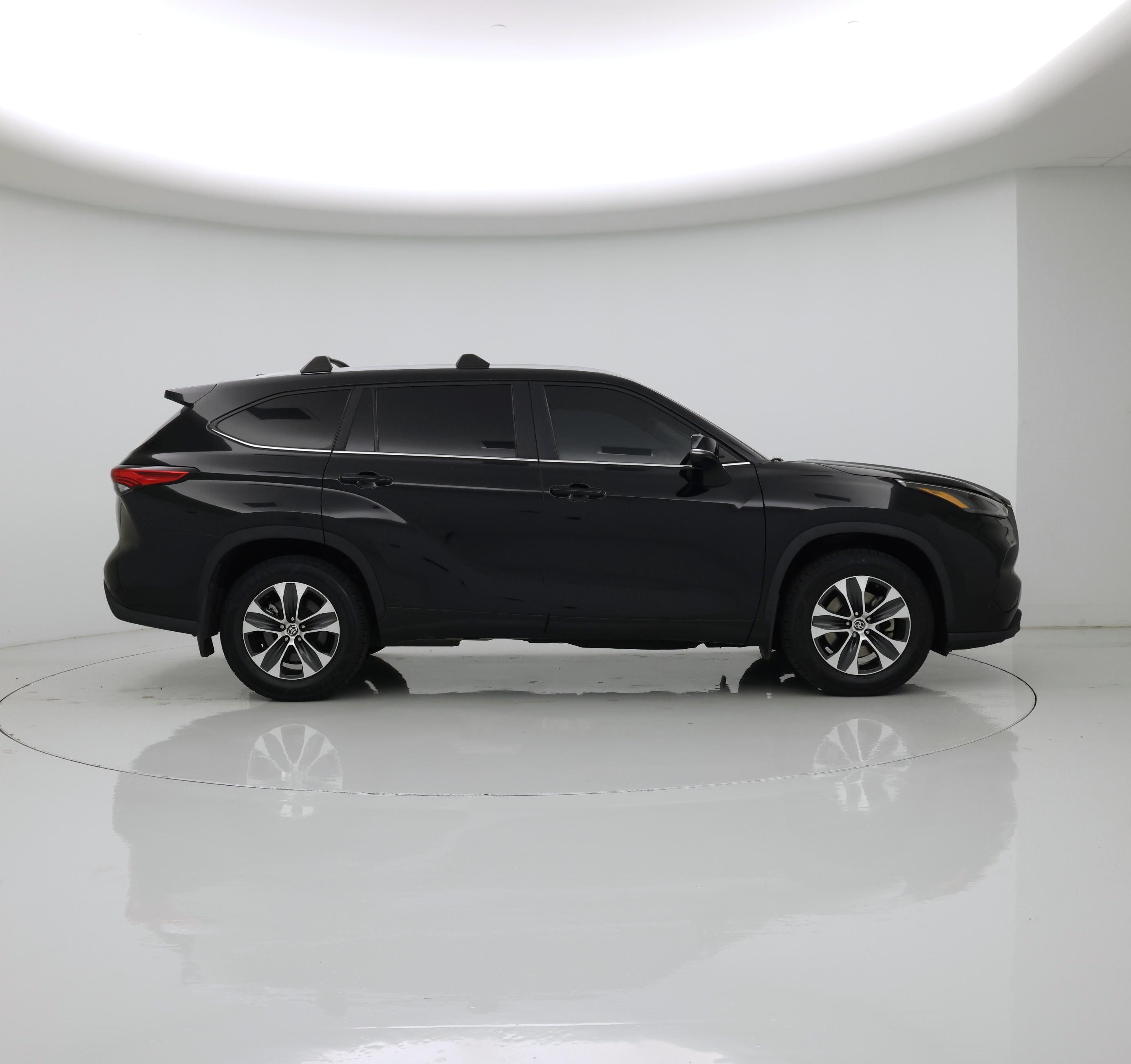 Thumbnail: 2023 Toyota Highlander - 7