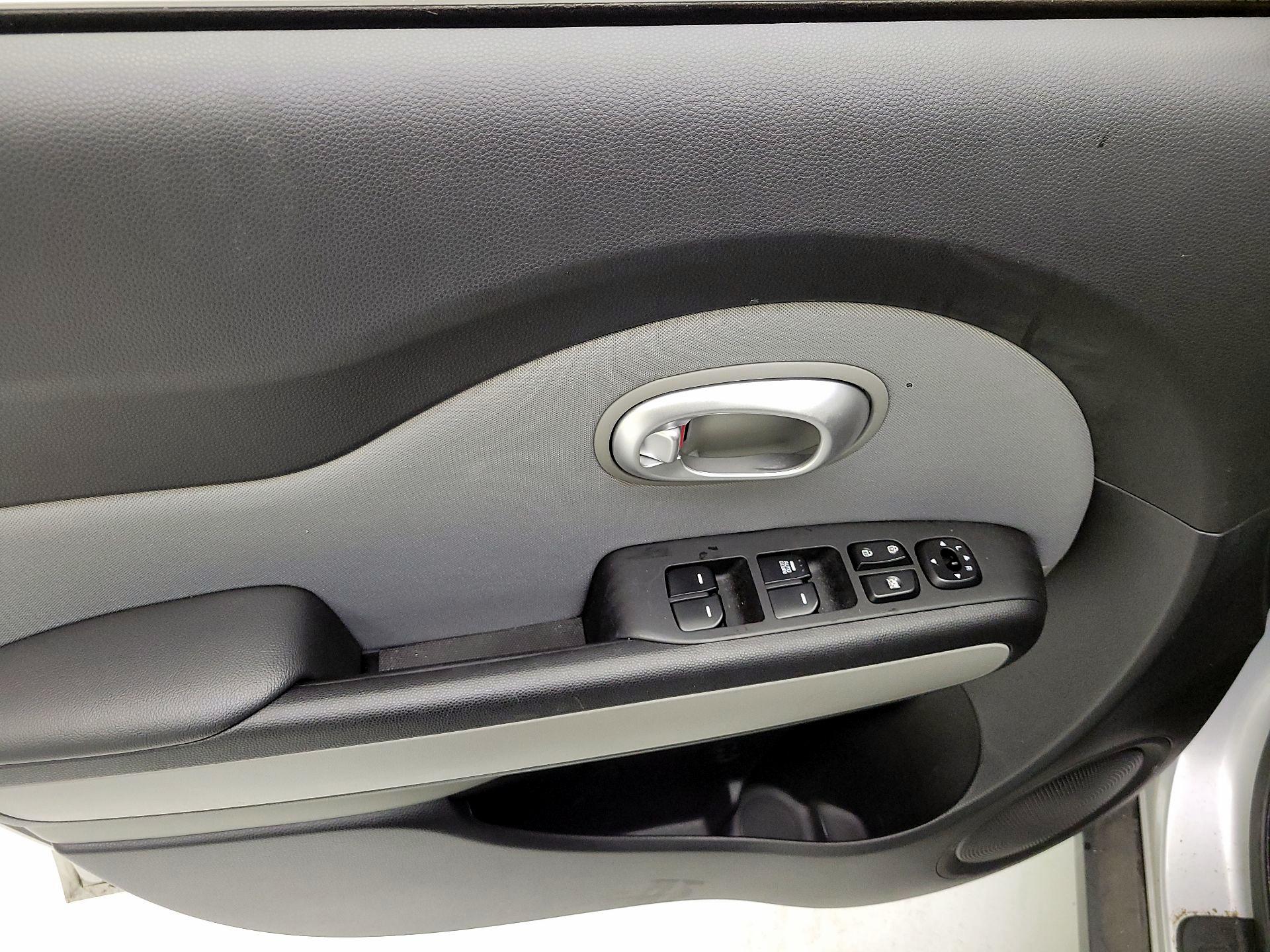 Thumbnail: 2016 Kia Soul - 10