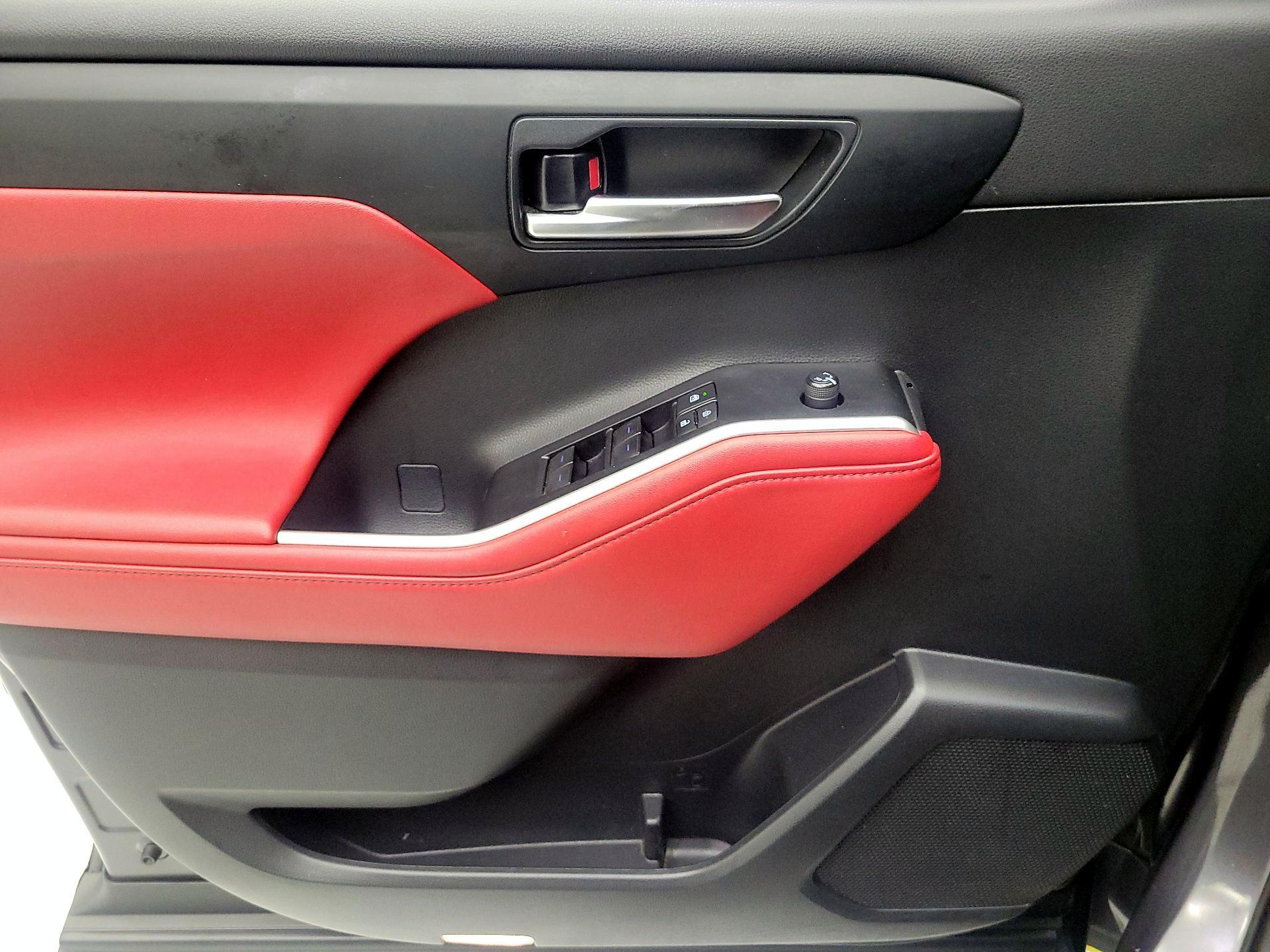 Thumbnail: 2021 Toyota Highlander - 10