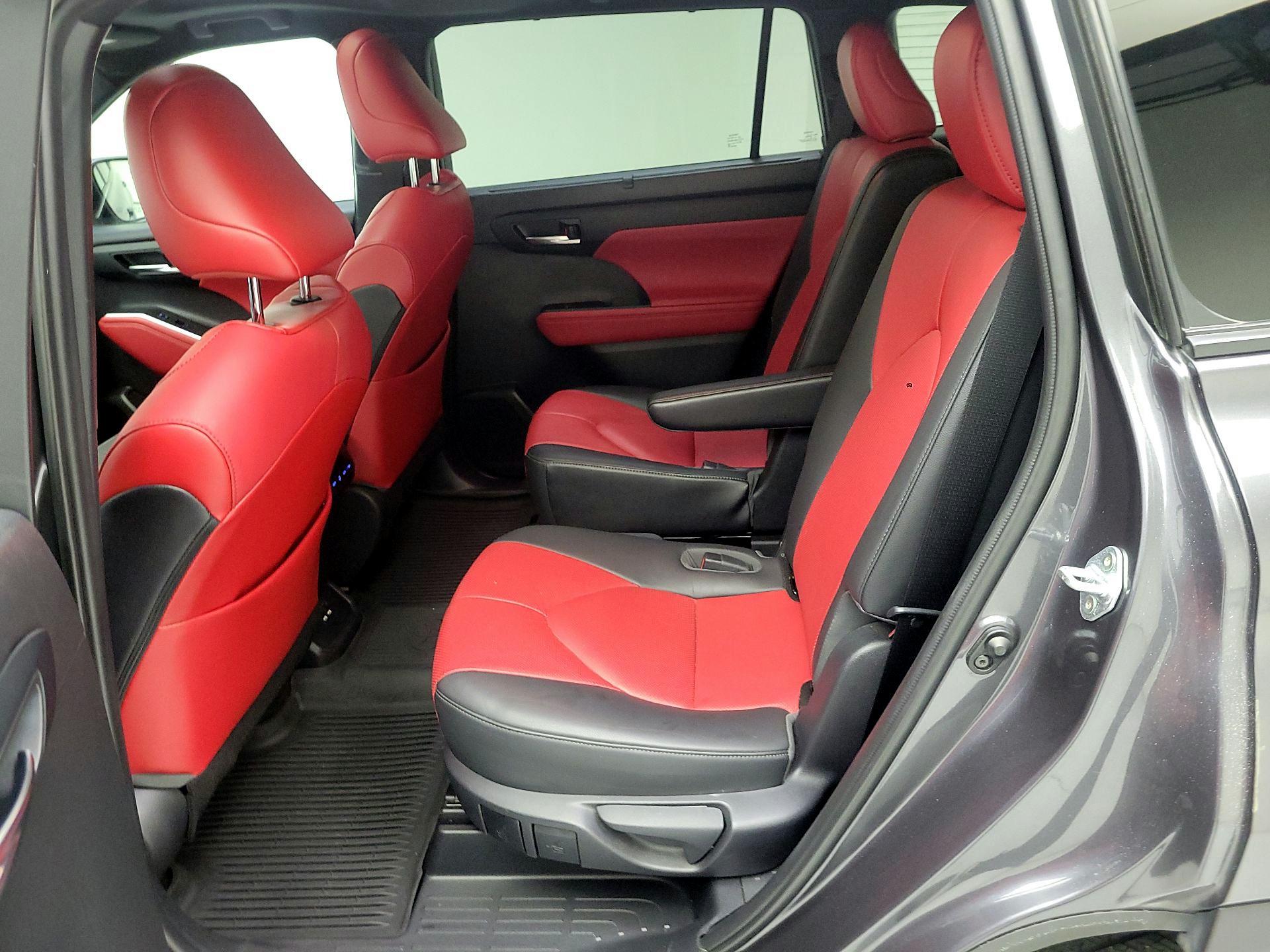 Thumbnail: 2021 Toyota Highlander - 18