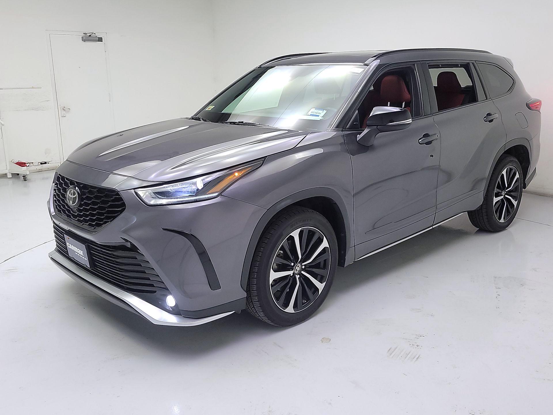 Thumbnail: 2021 Toyota Highlander - 3