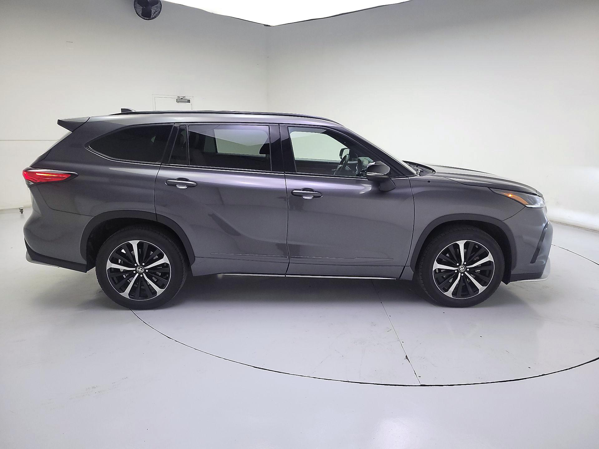 Thumbnail: 2021 Toyota Highlander - 4