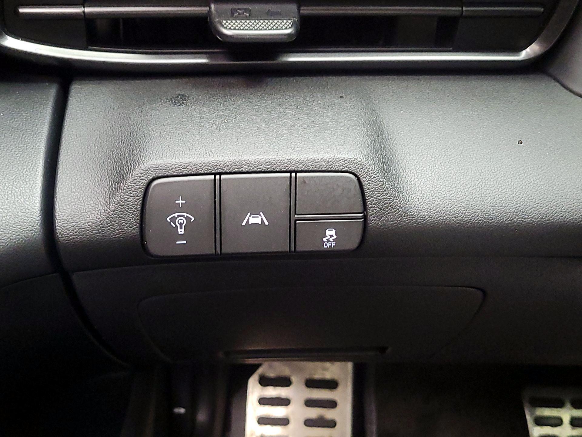 Thumbnail: 2021 Hyundai Elantra - 11