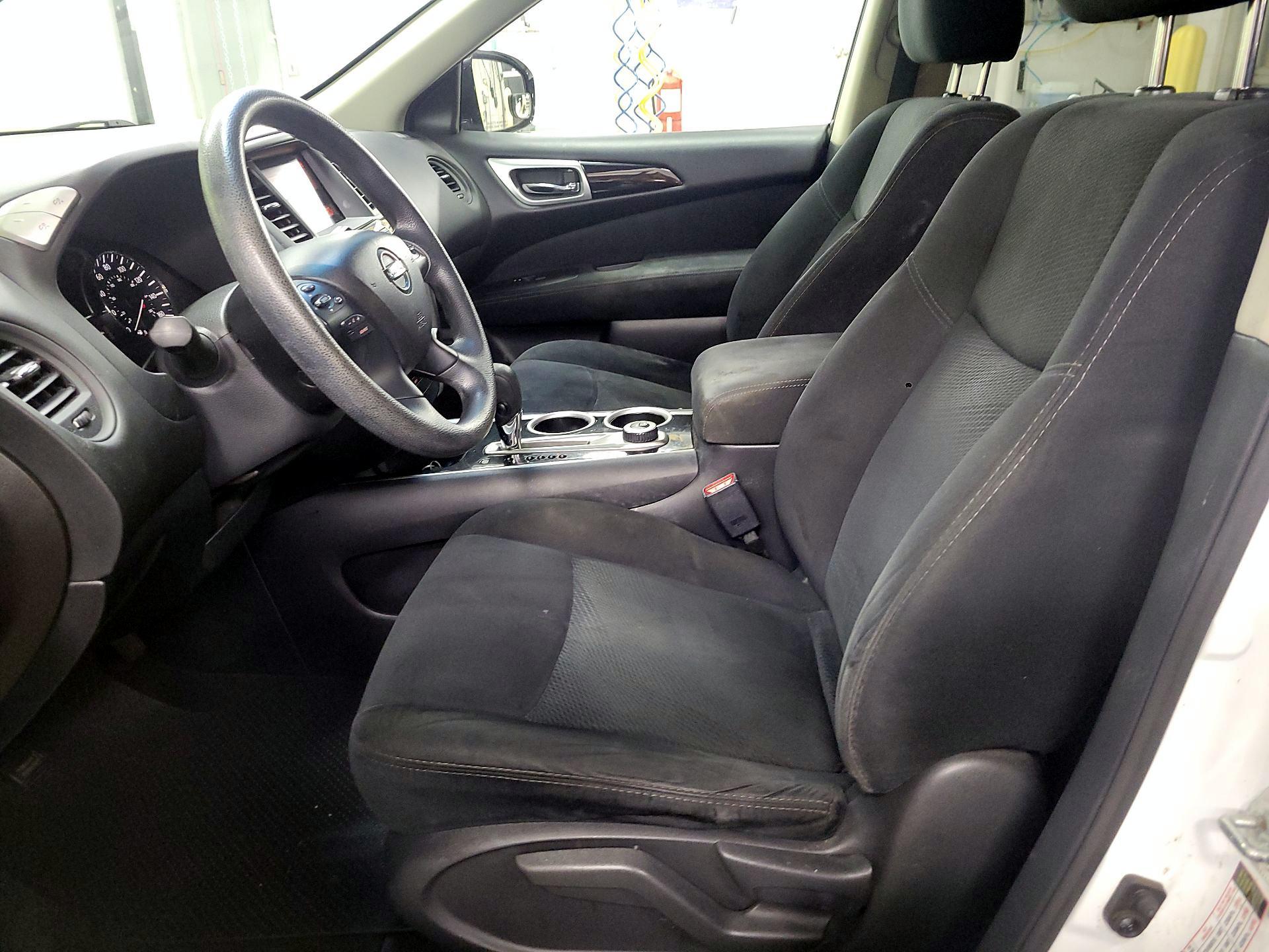 Thumbnail: 2015 Nissan Pathfinder - 9