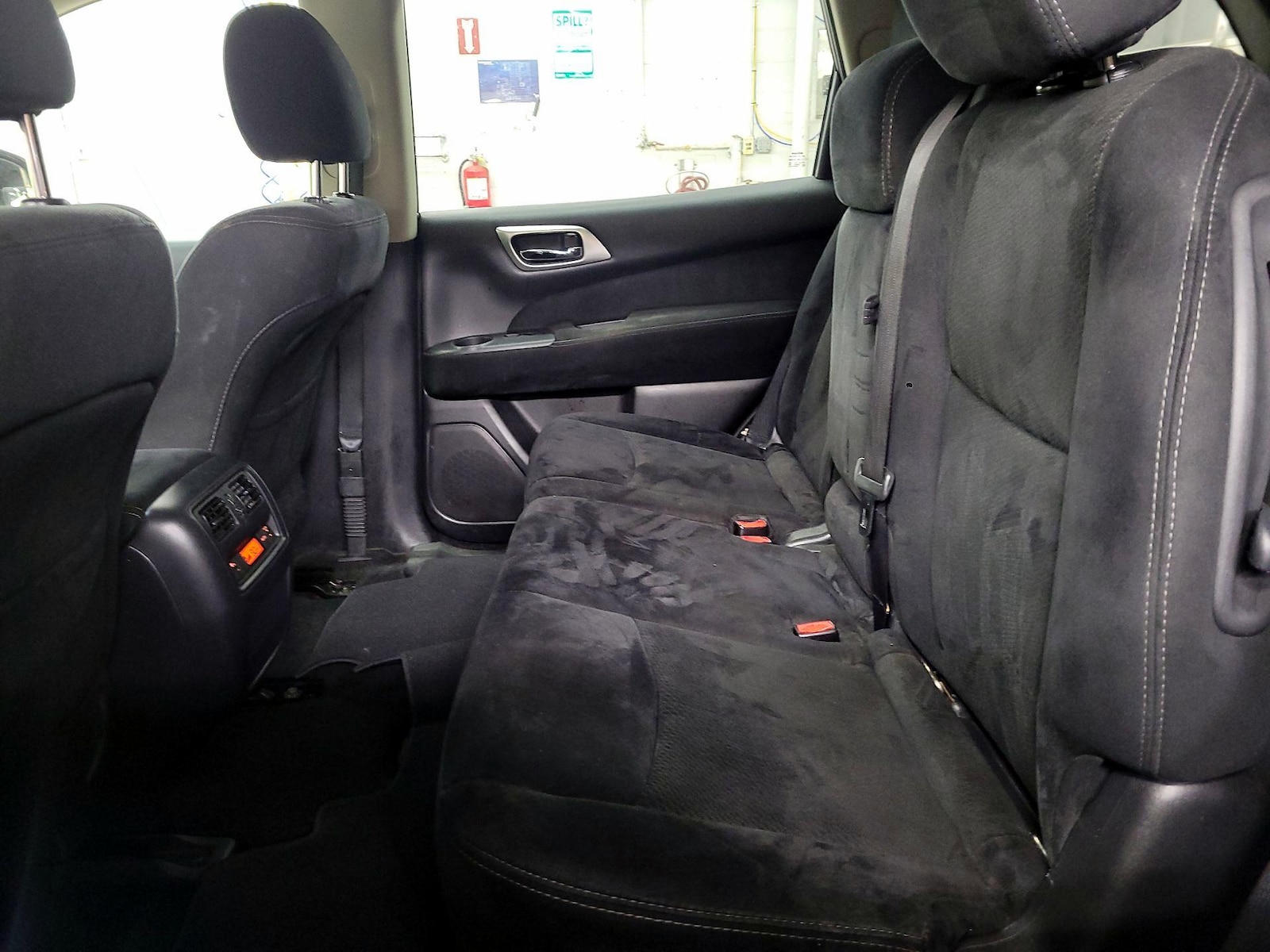 2015 Nissan Pathfinder S - Photo 17
