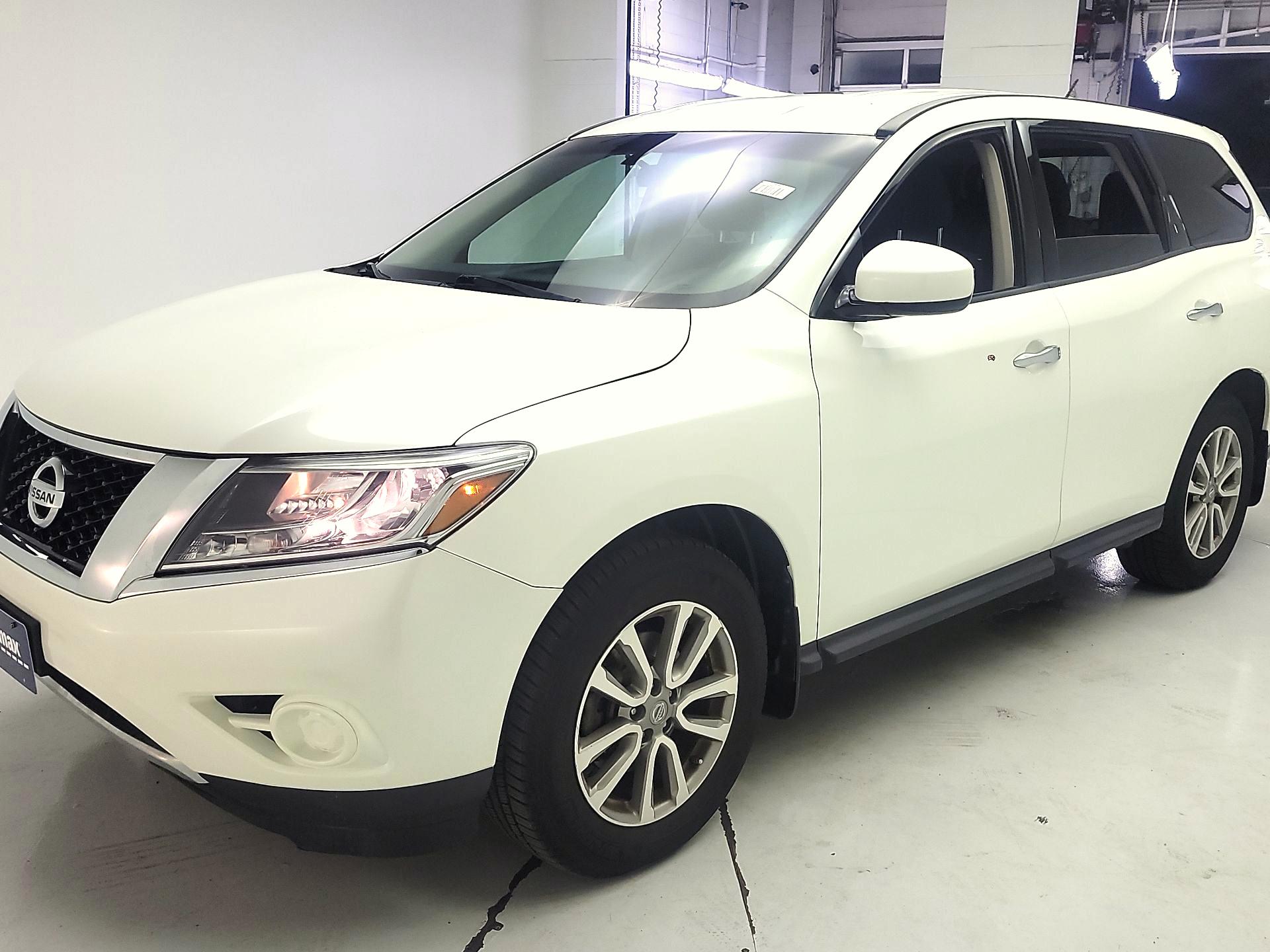 Thumbnail: 2015 Nissan Pathfinder - 3