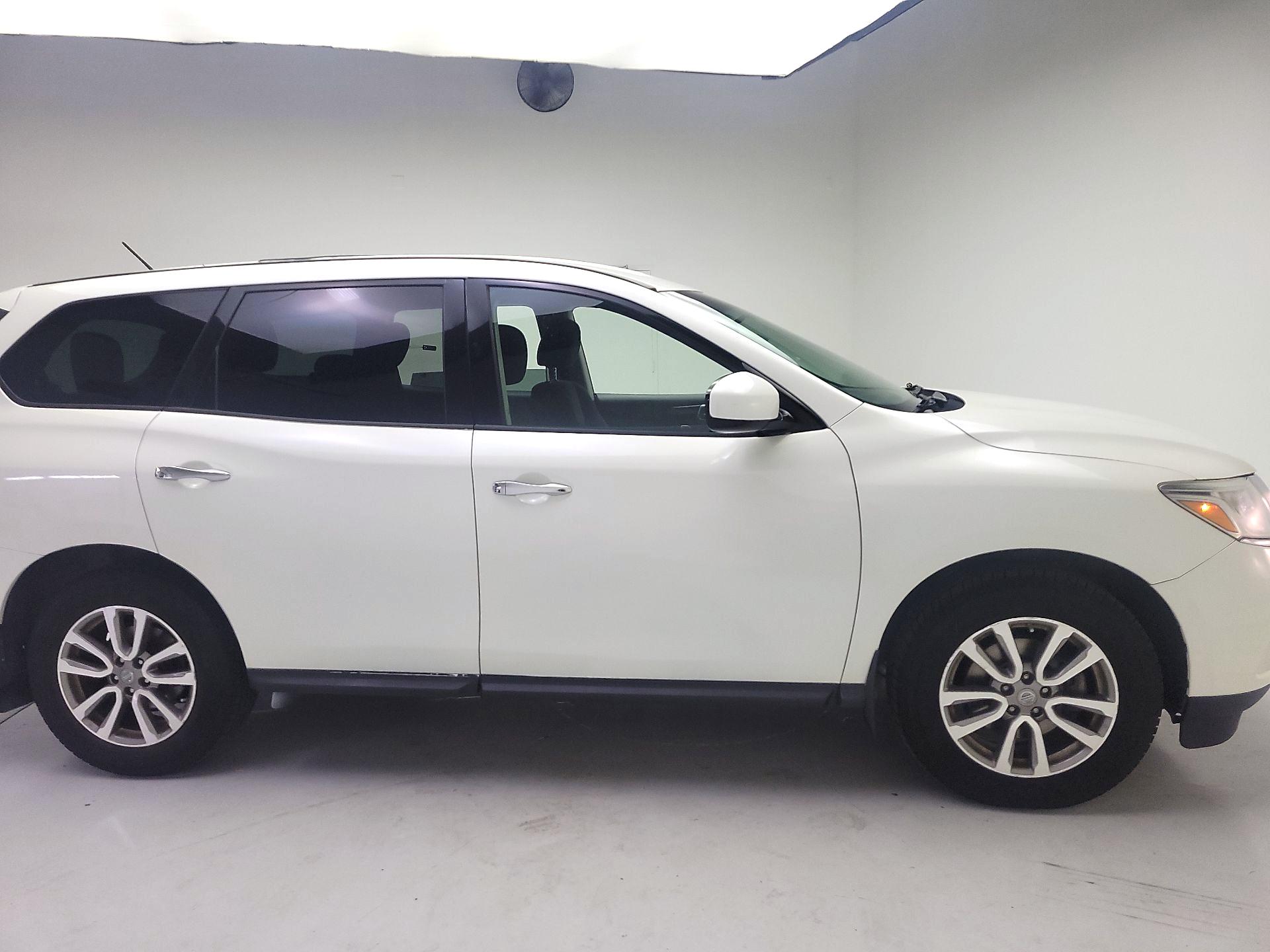Thumbnail: 2015 Nissan Pathfinder - 4