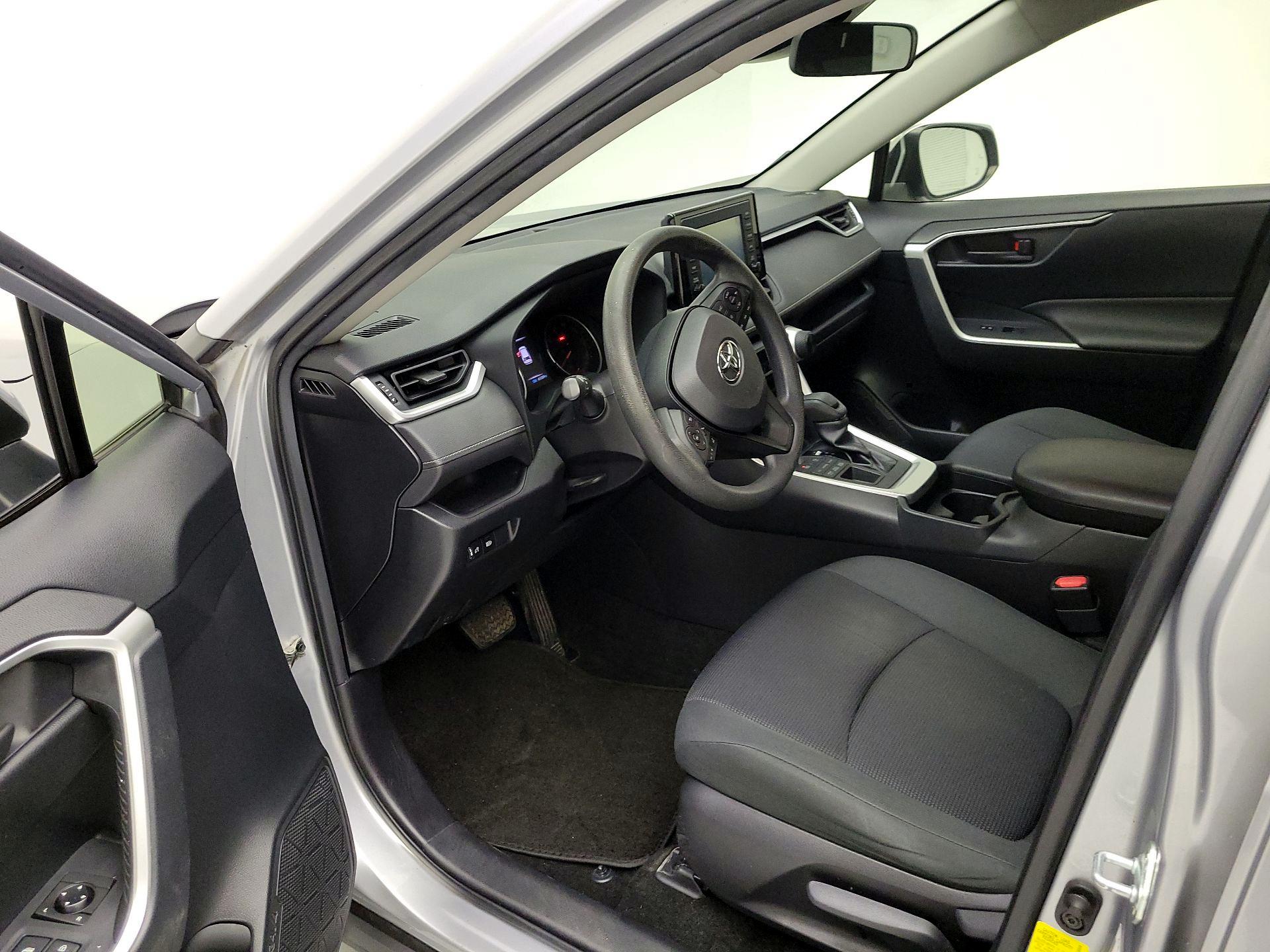 Thumbnail: 2019 Toyota RAV4 - 9