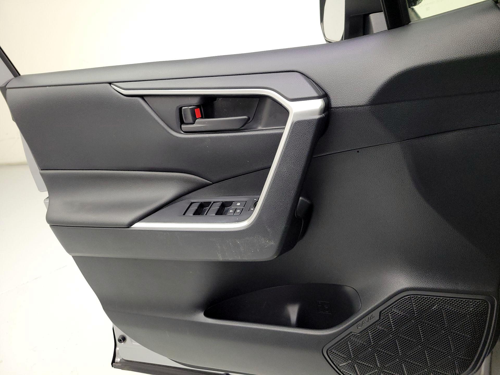 Thumbnail: 2019 Toyota RAV4 - 10