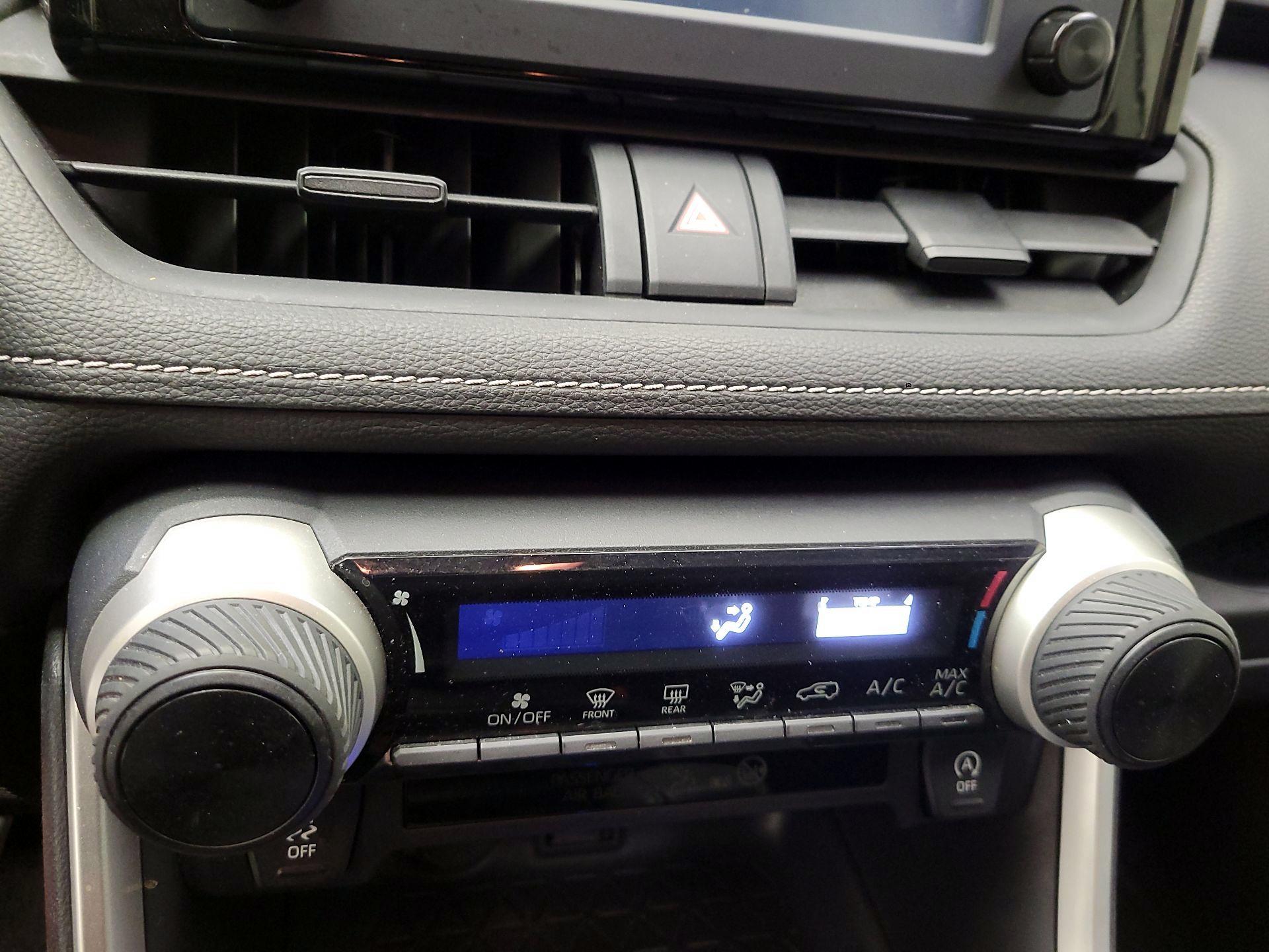 Thumbnail: 2019 Toyota RAV4 - 14