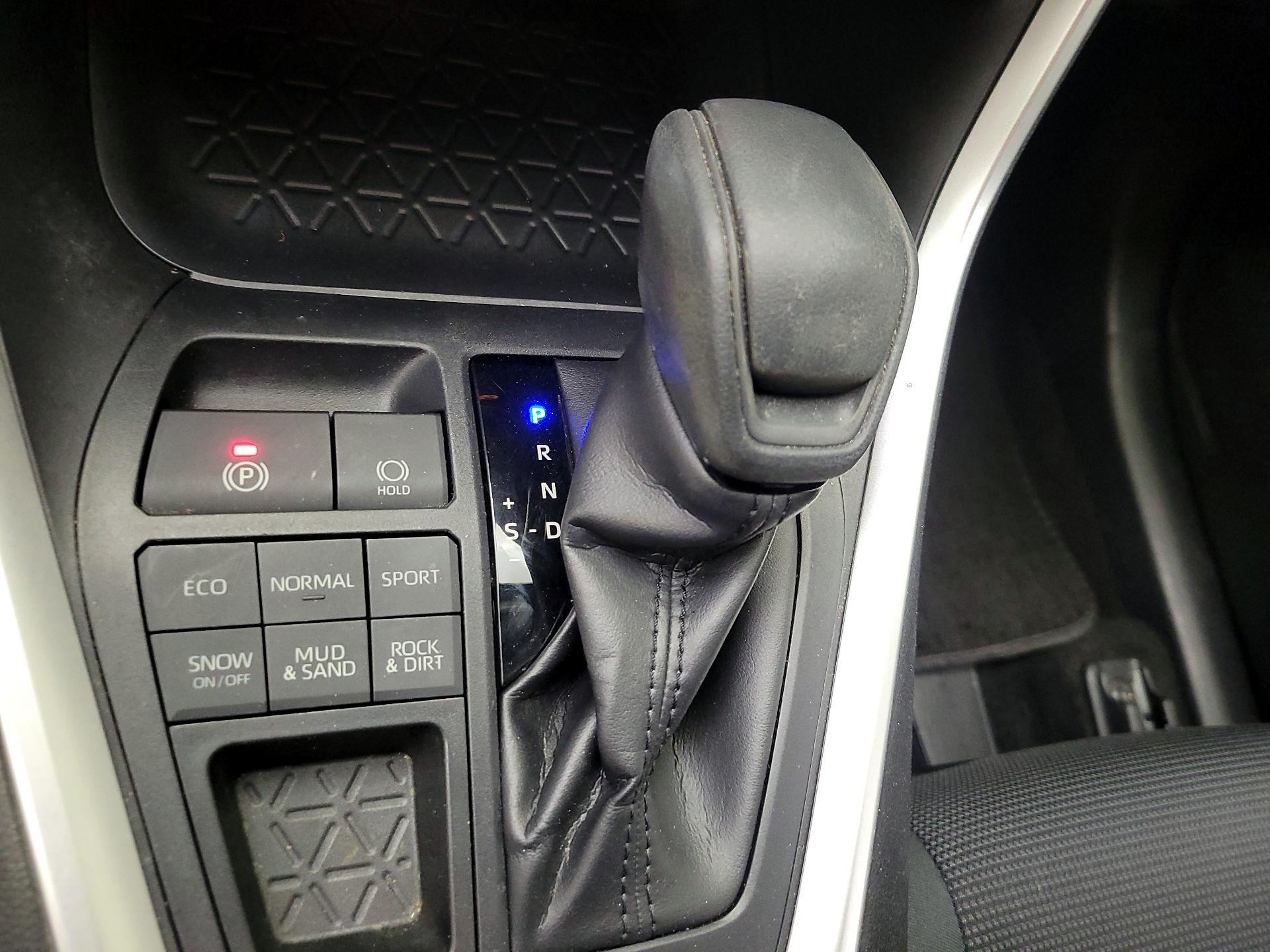 Thumbnail: 2019 Toyota RAV4 - 15