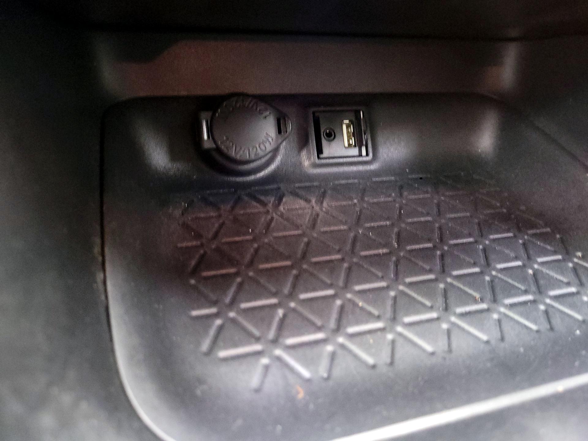 Thumbnail: 2019 Toyota RAV4 - 16