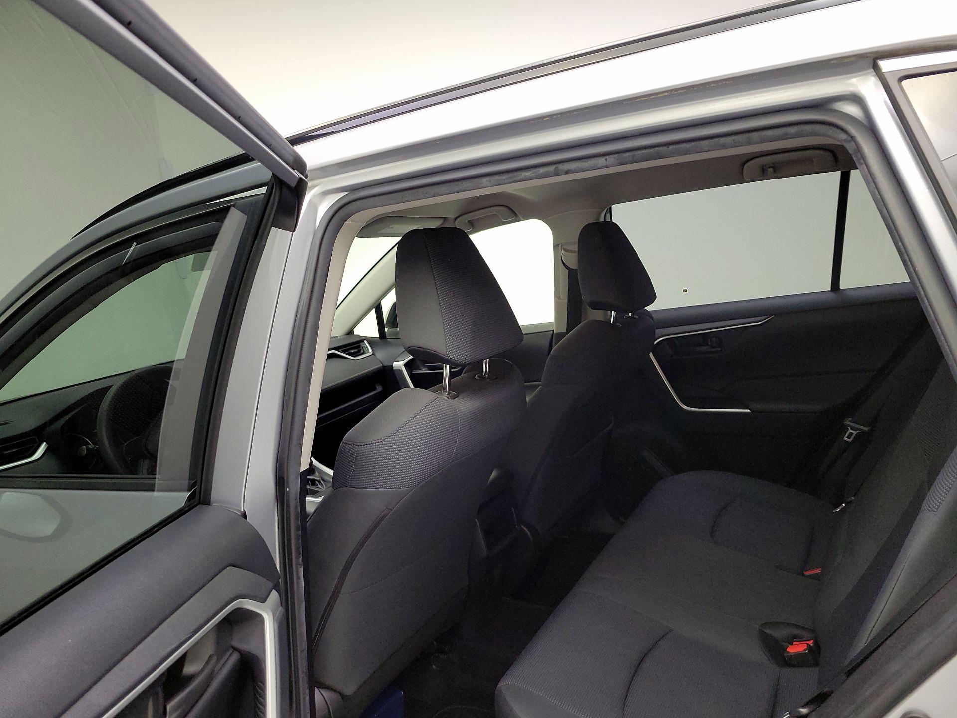 Thumbnail: 2019 Toyota RAV4 - 17