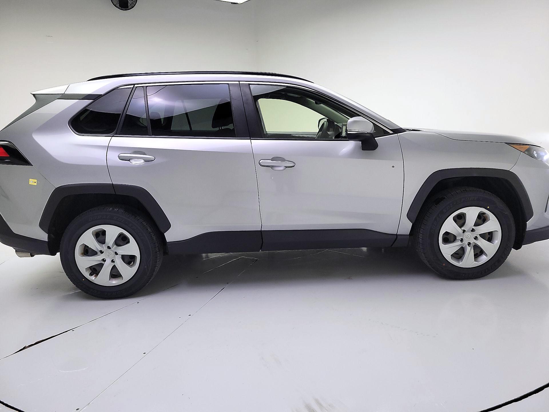 Thumbnail: 2019 Toyota RAV4 - 4